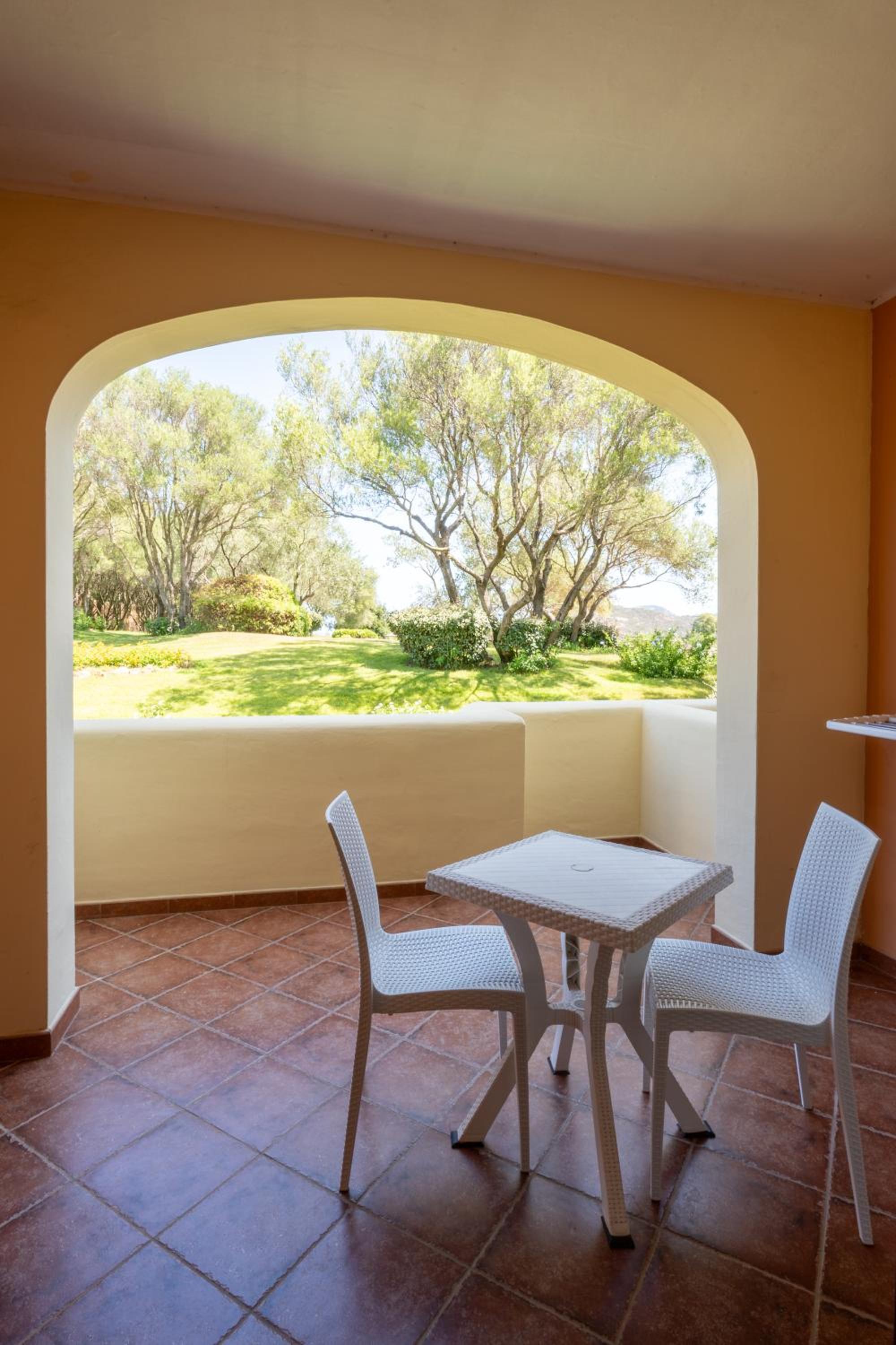 Family Room with Garden View - Photo 10