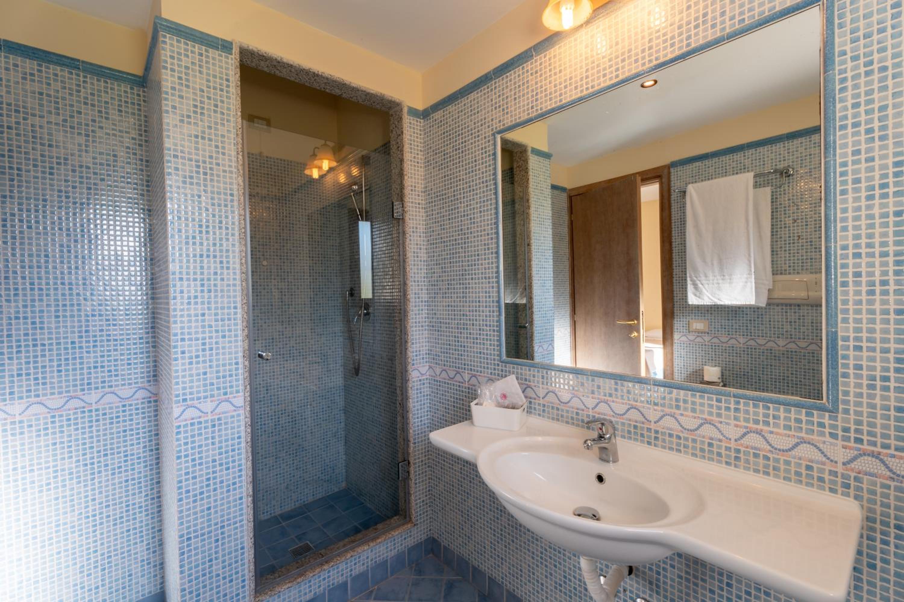 Standard Double Room - Separate Building - Photo 2