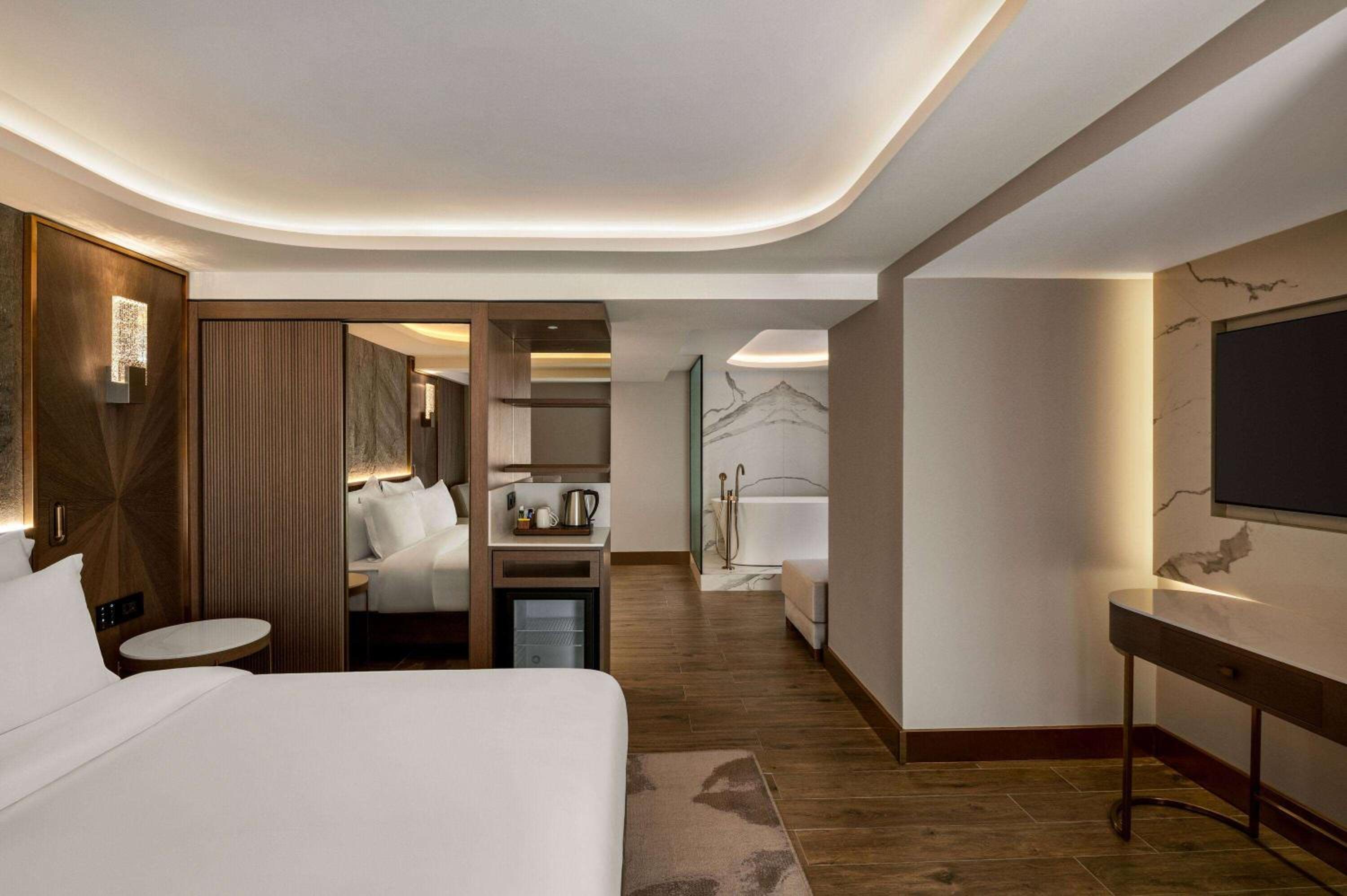 Executive Suite - Photo 1