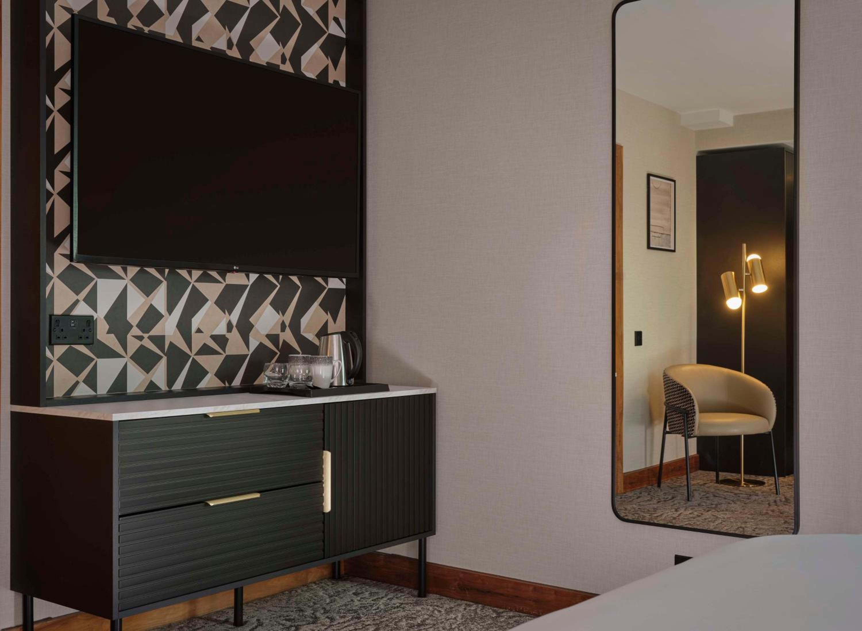 Deluxe King Room - Photo 3