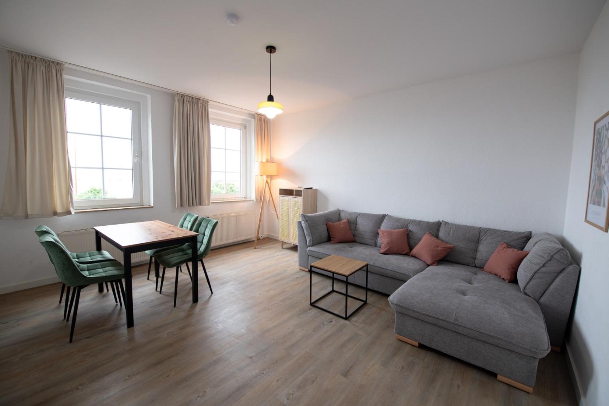 Family Room with Lake View photo 1