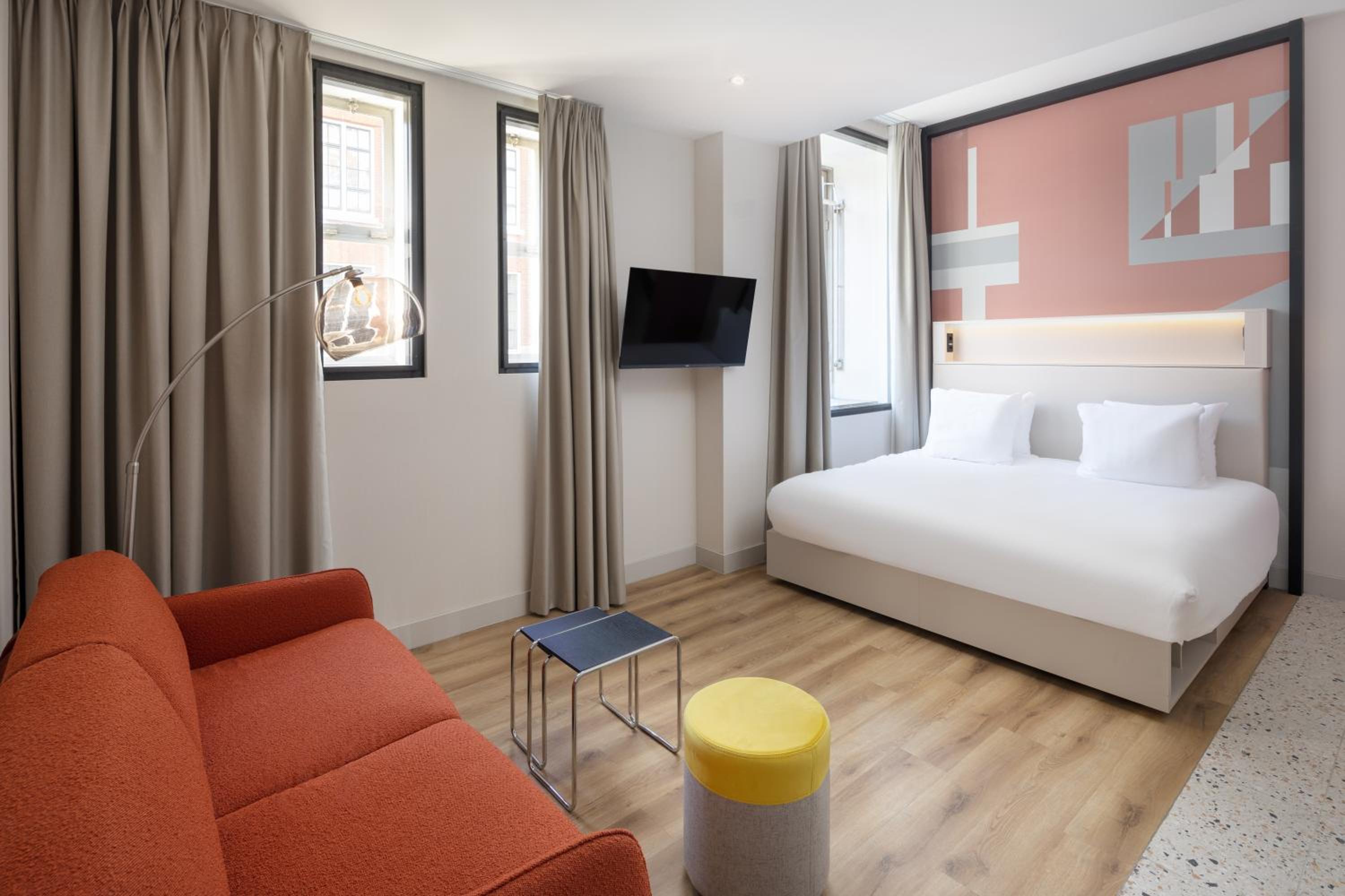 King Room with Sofa Bed - Photo 1