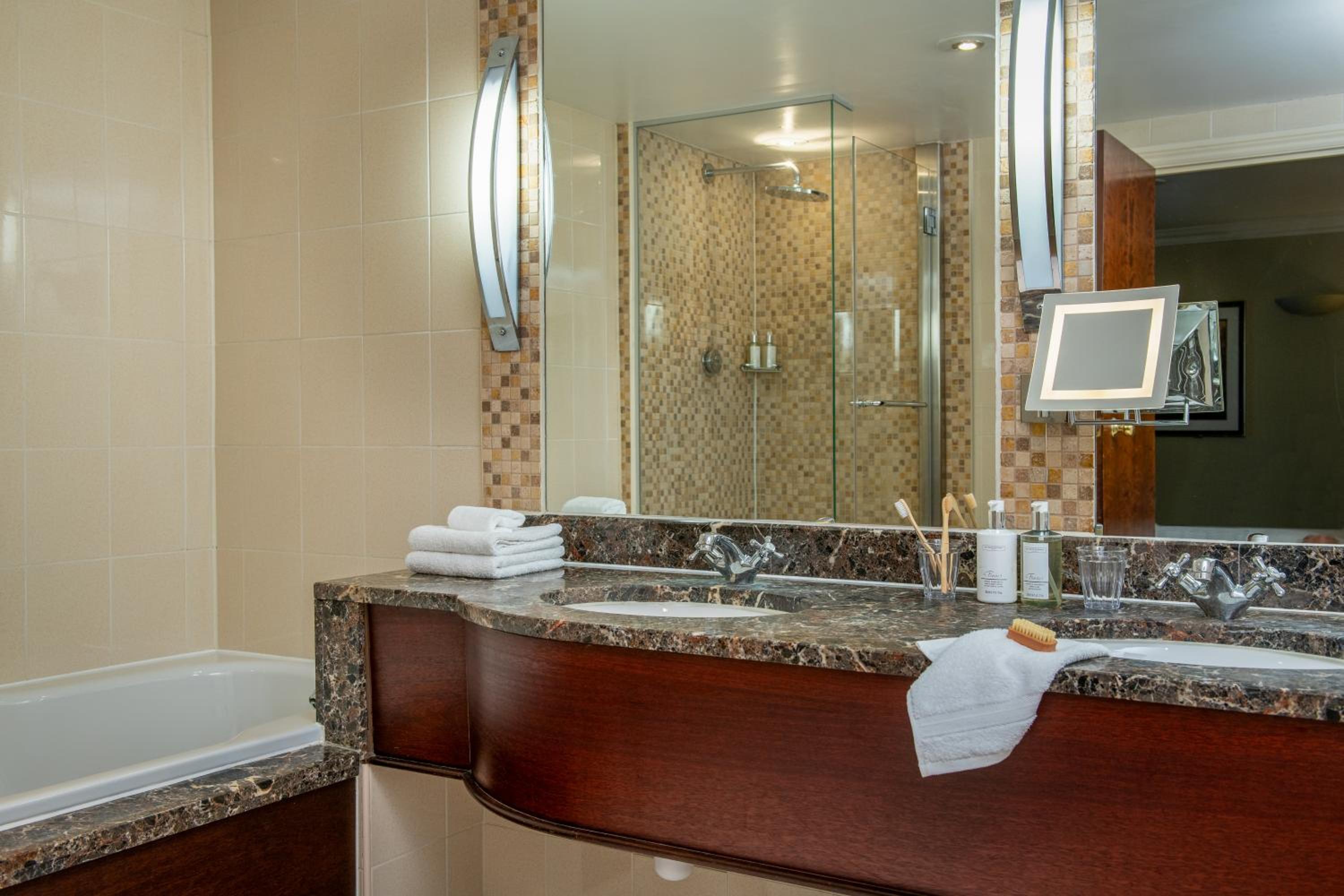 Superior Suite - Photo 2
