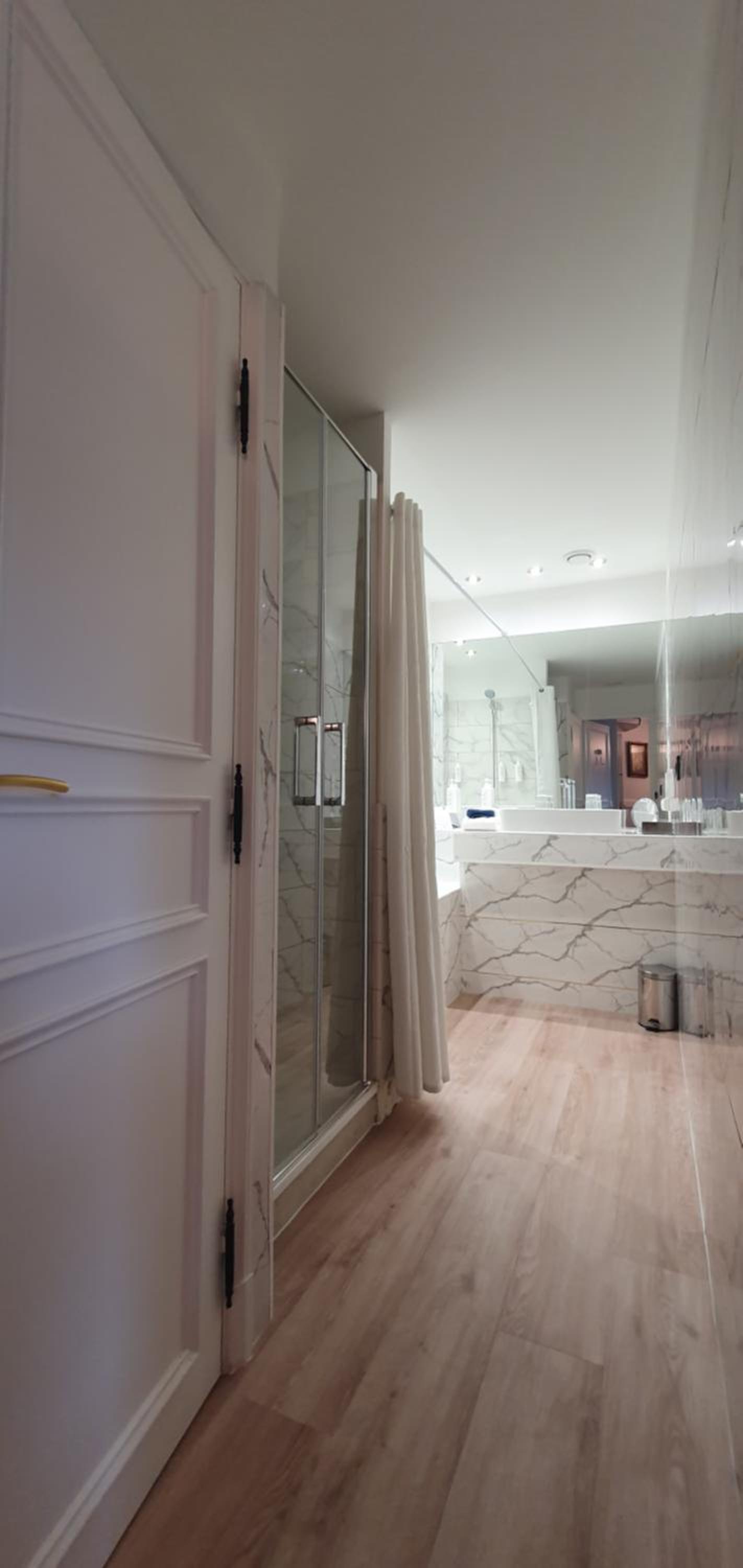 Double Room with Abbey View - Photo 3