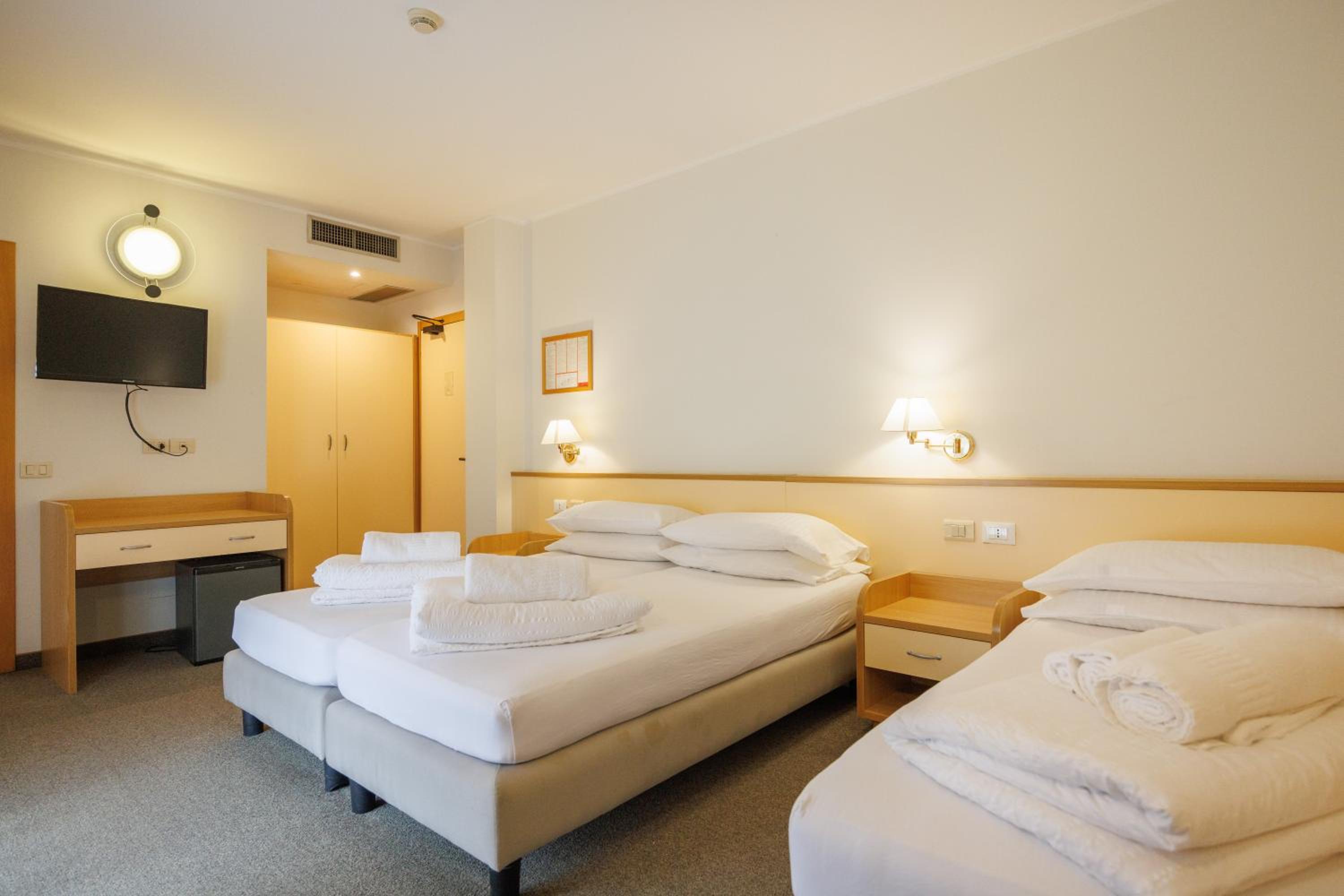 Triple Room with Balcony - Photo 3