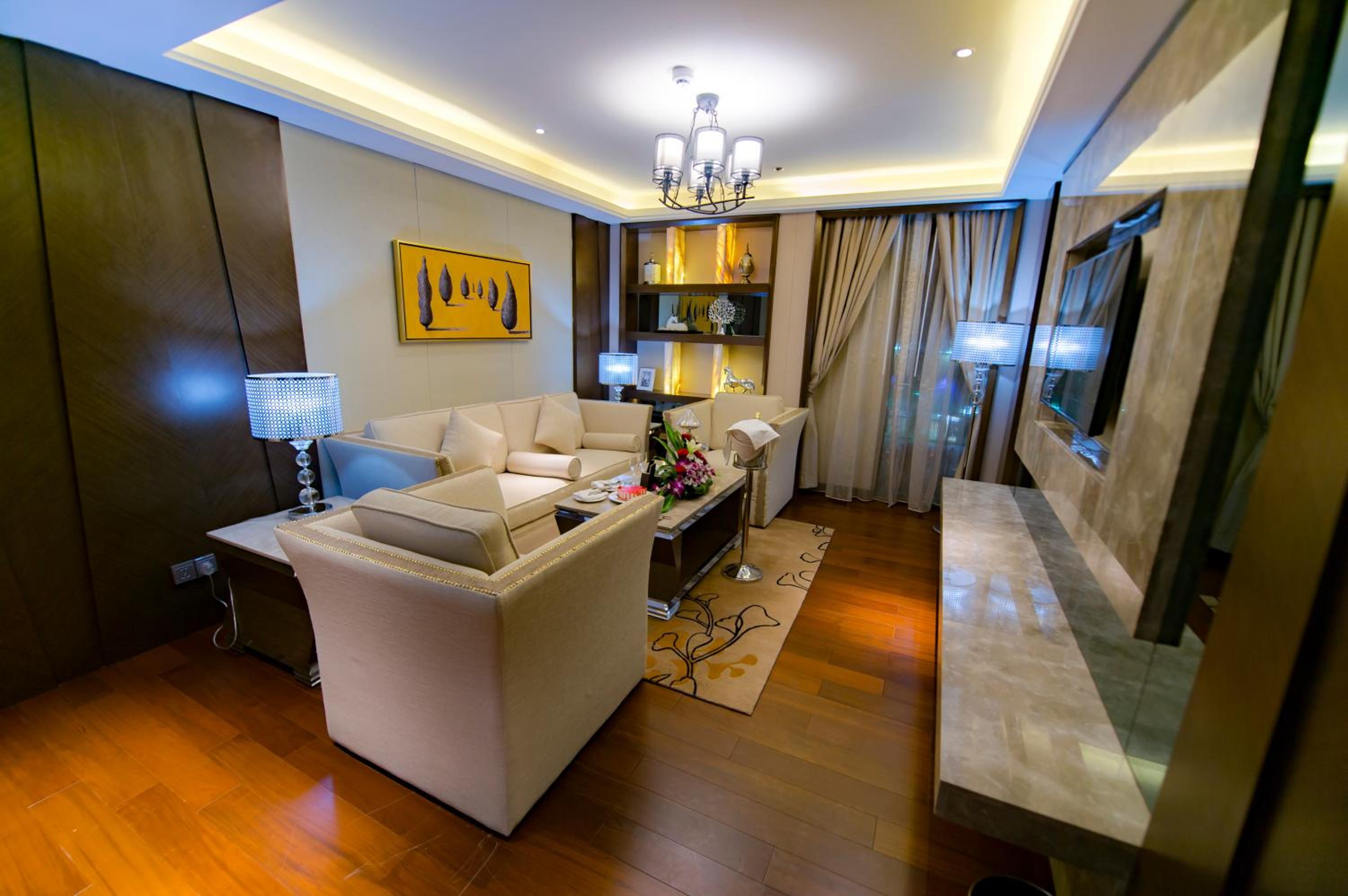 Superior Suite - Photo 12