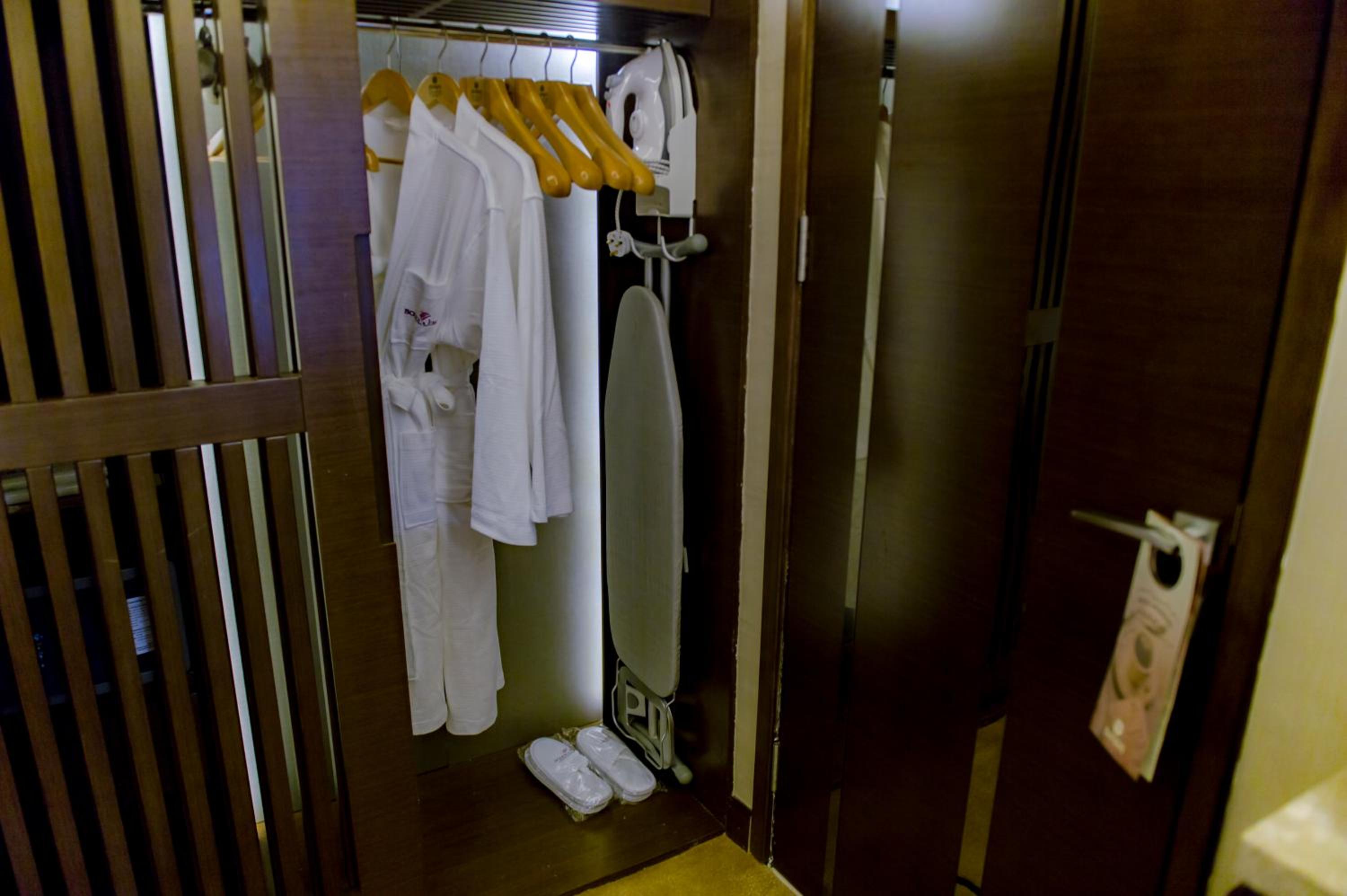 Superior Suite - Photo 8