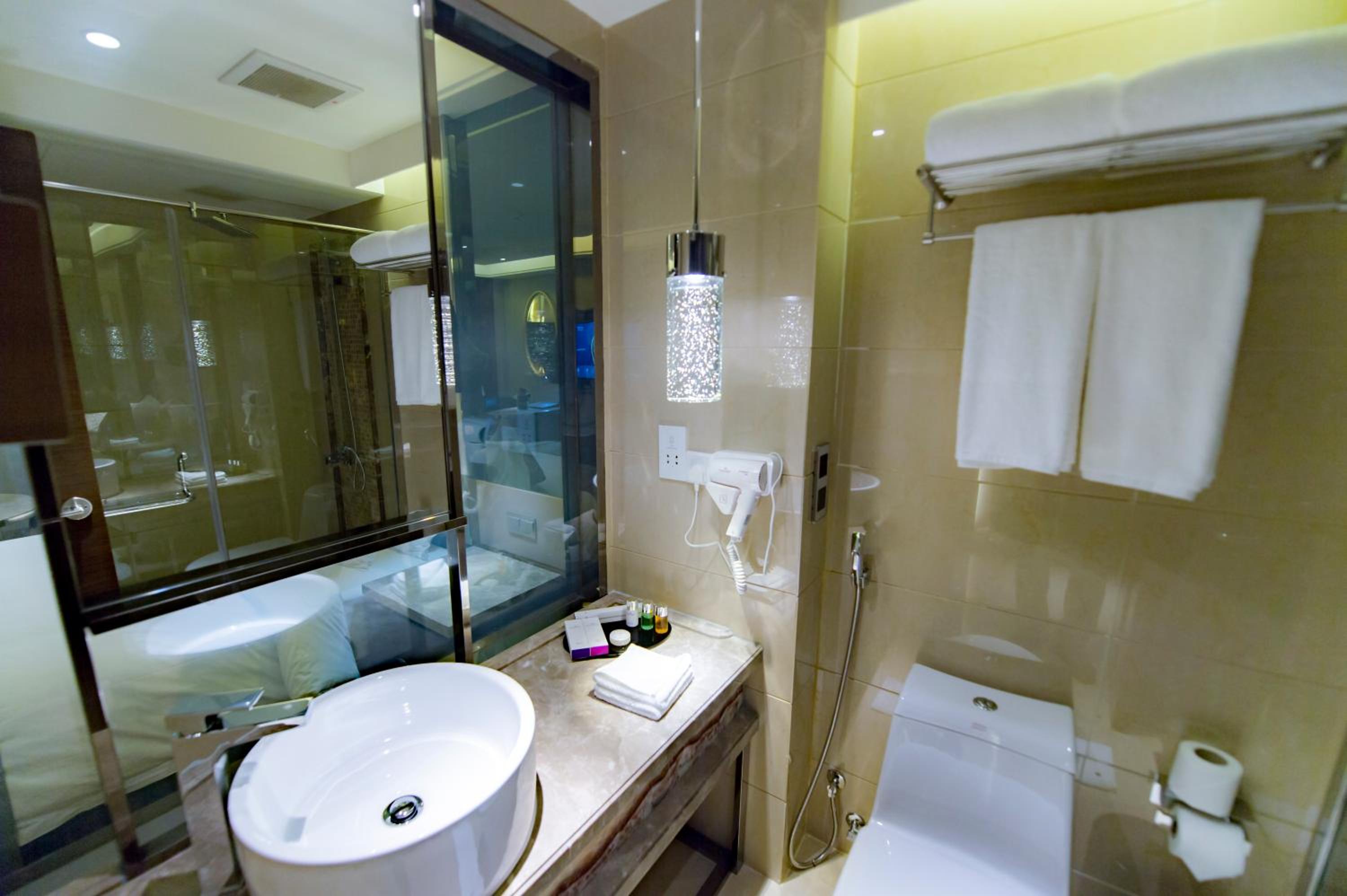 Superior Suite - Photo 9
