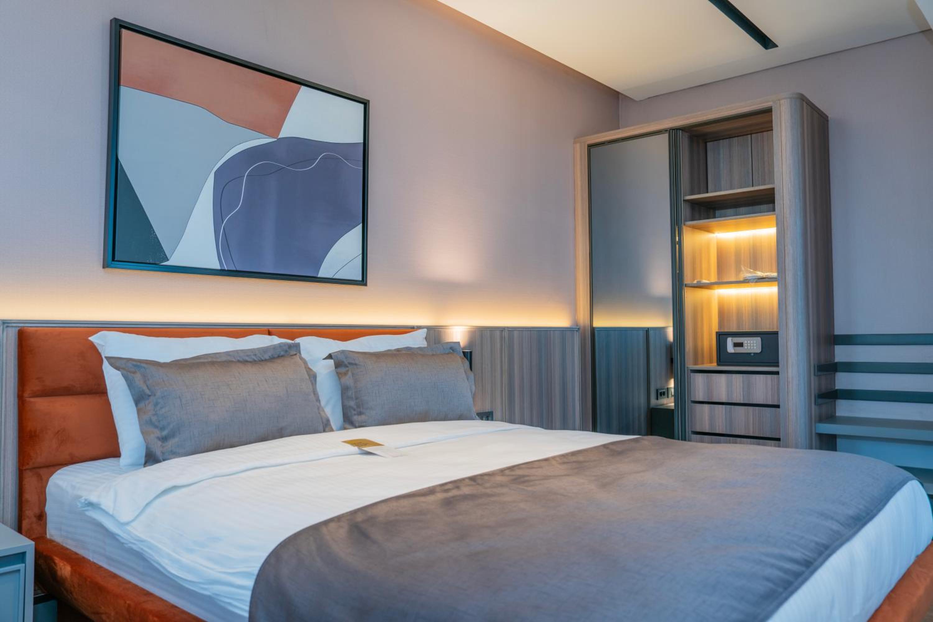 Deluxe Double or Twin Room
