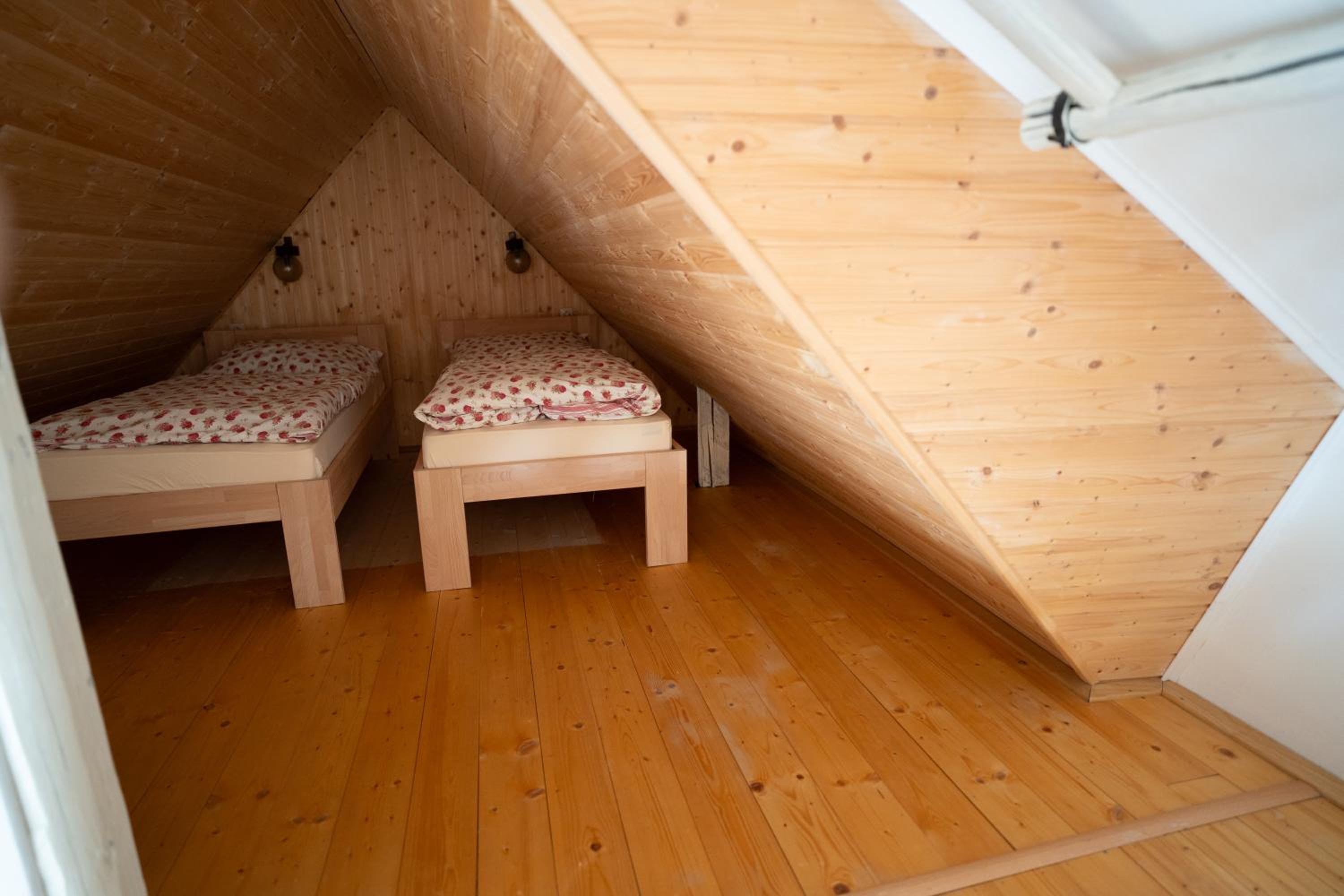 One-Bedroom Apartment with Balcony and Mountain View photo 1