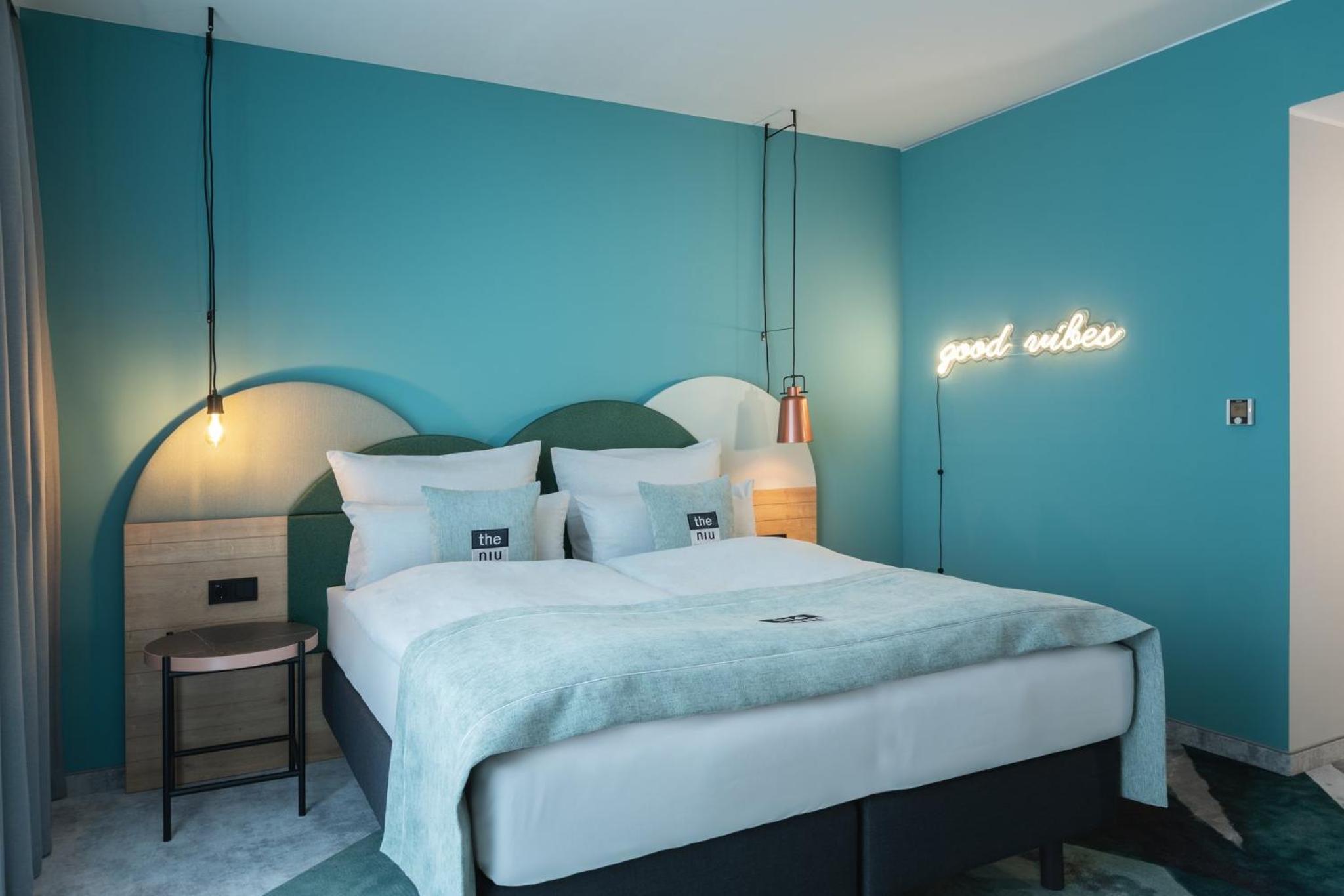 Premium Queen Room with Kitchenette - Photo 4