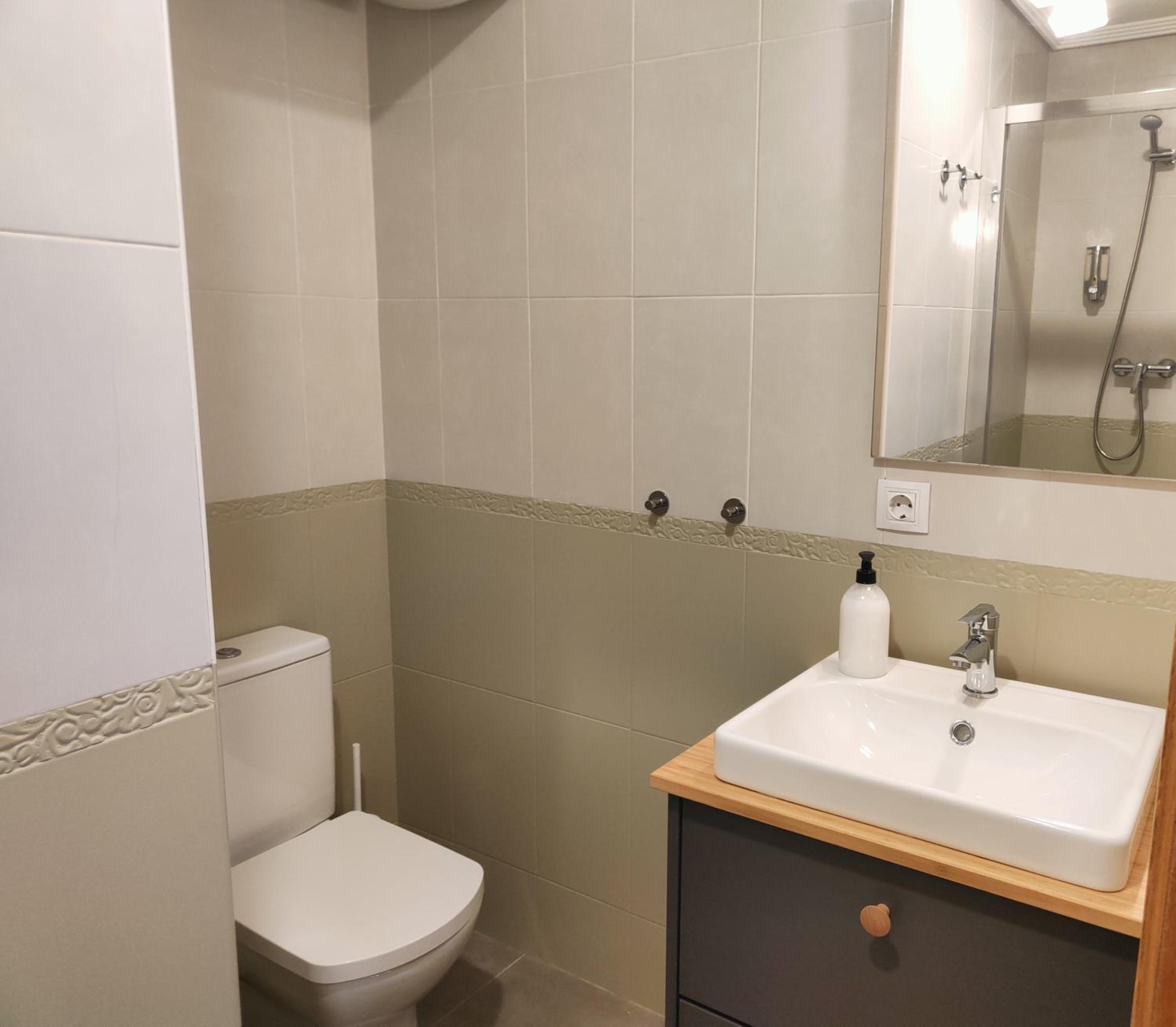 One-Bedroom Apartment photo 2