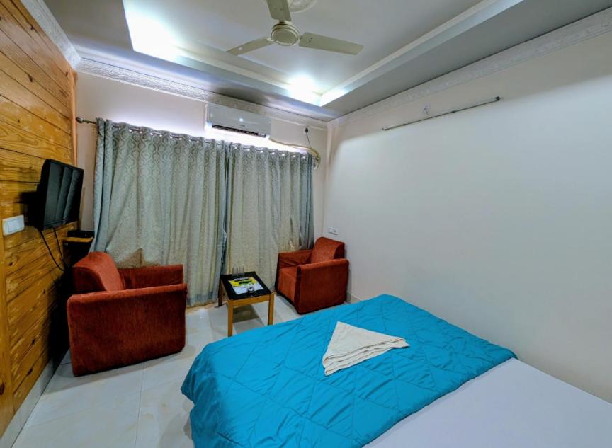 Double Room (10% off on Food & Beverage services & 10% off on Two-way Railway Station Transfer) - Photo 11