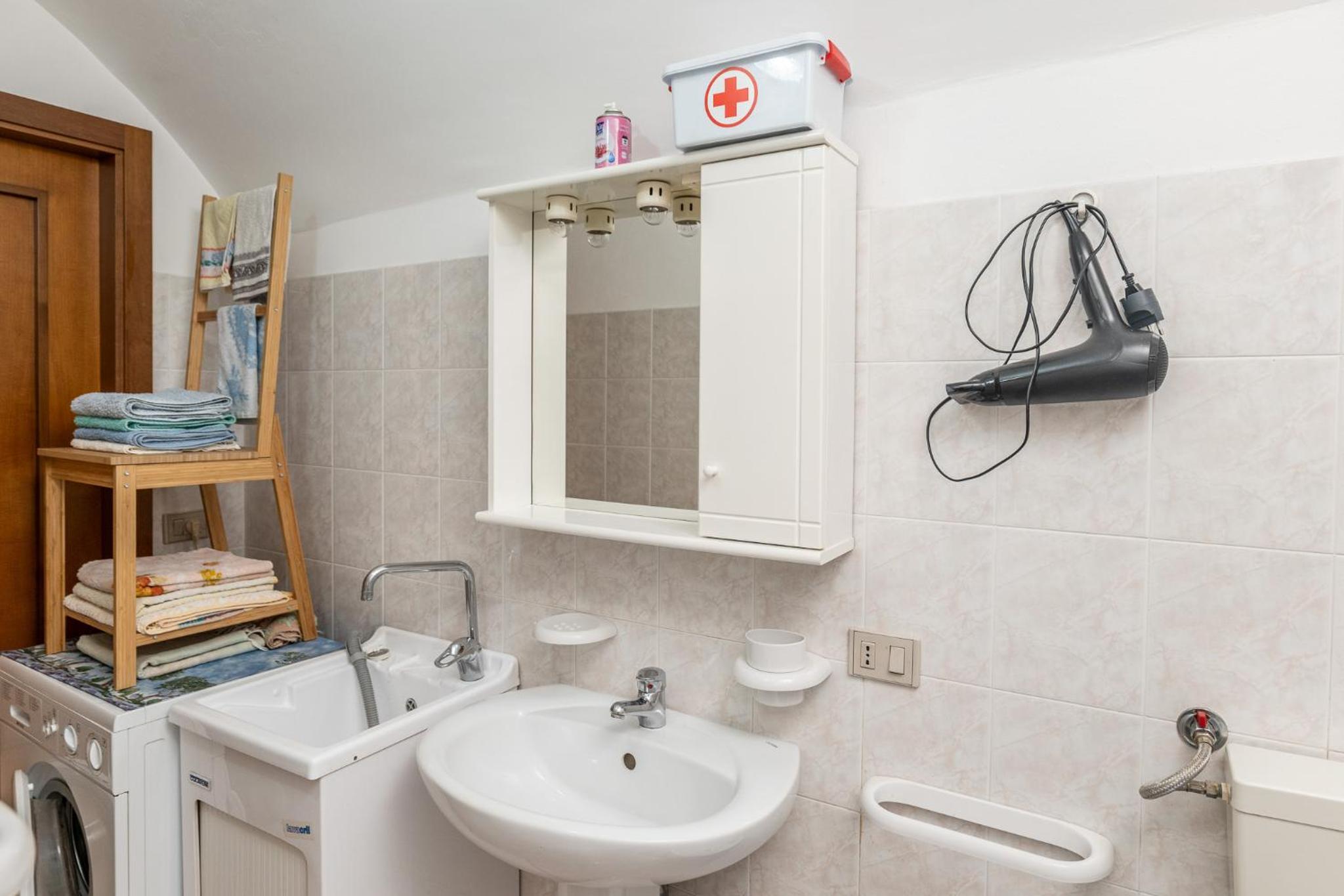 One-Bedroom House - Photo 24