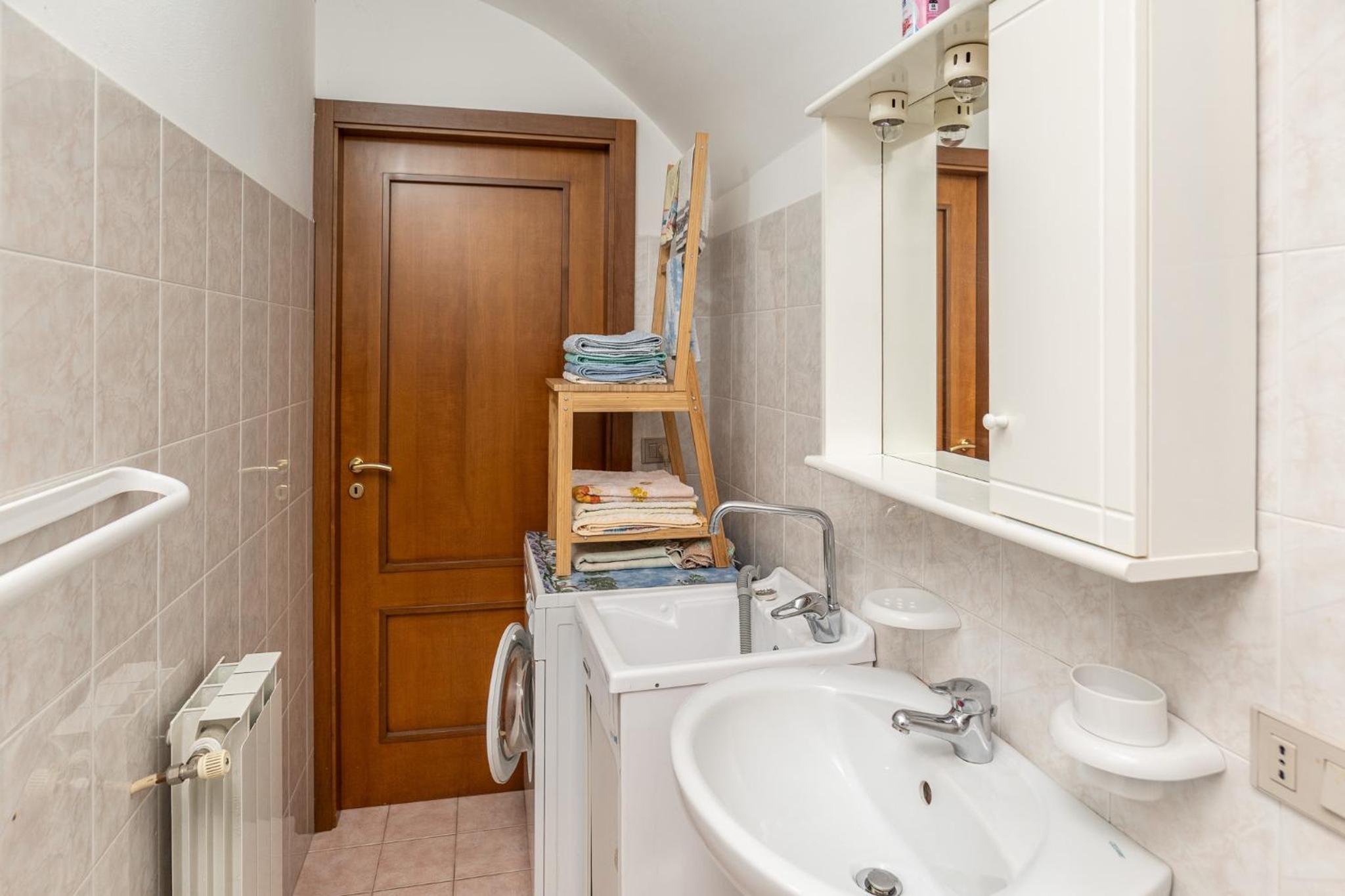 One-Bedroom House - Photo 27