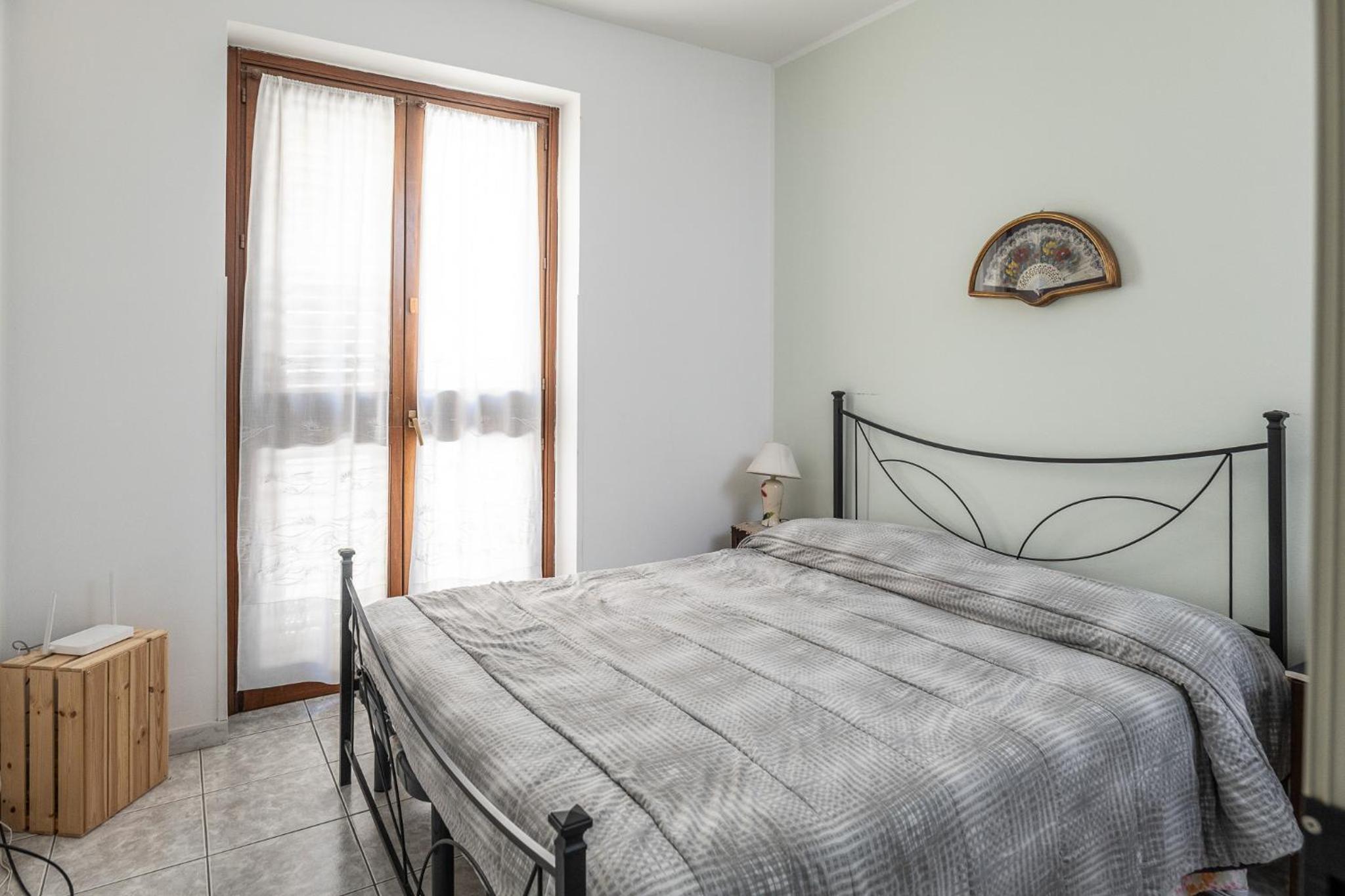 One-Bedroom House - Photo 29