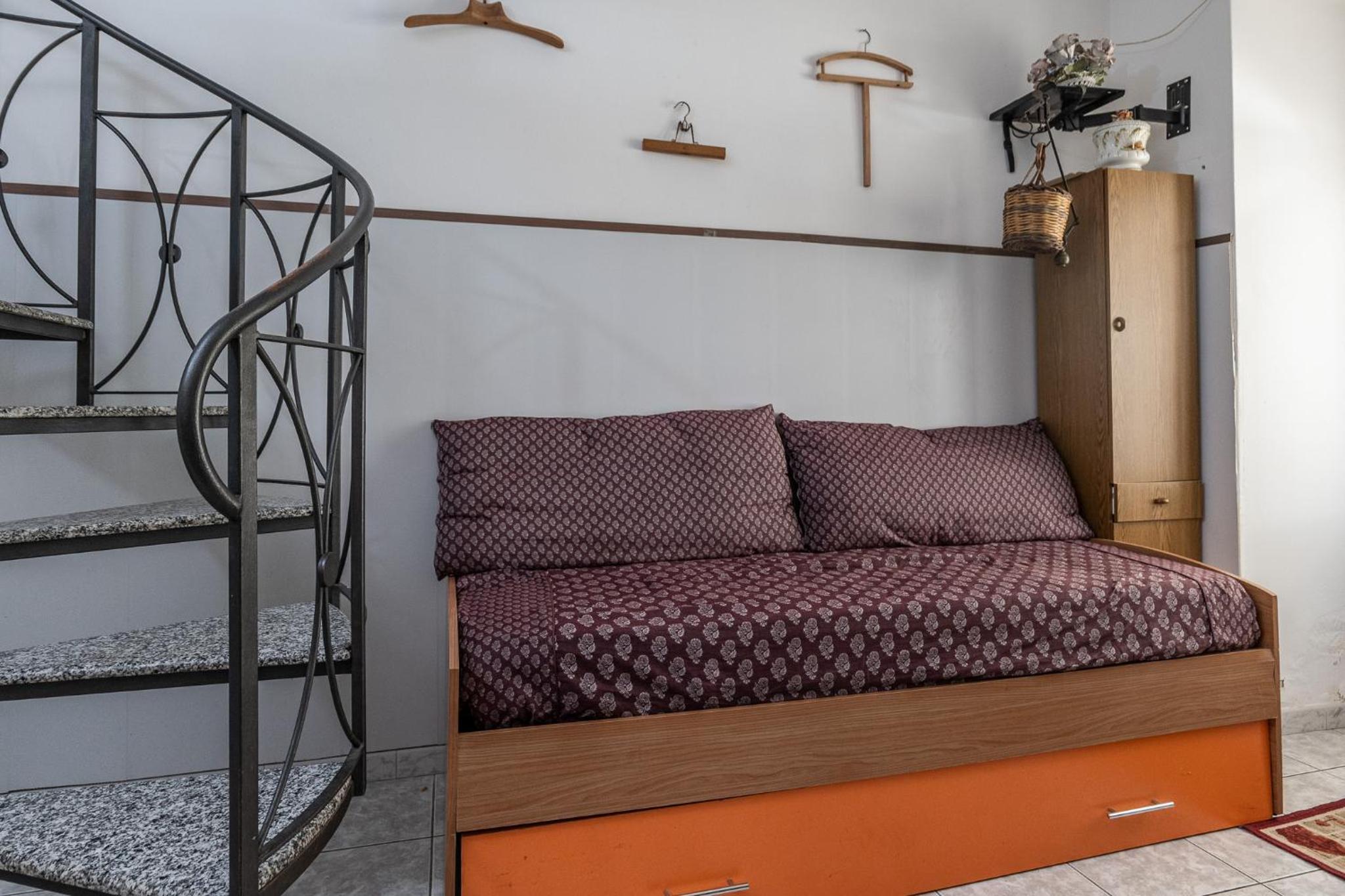 One-Bedroom House - Photo 6