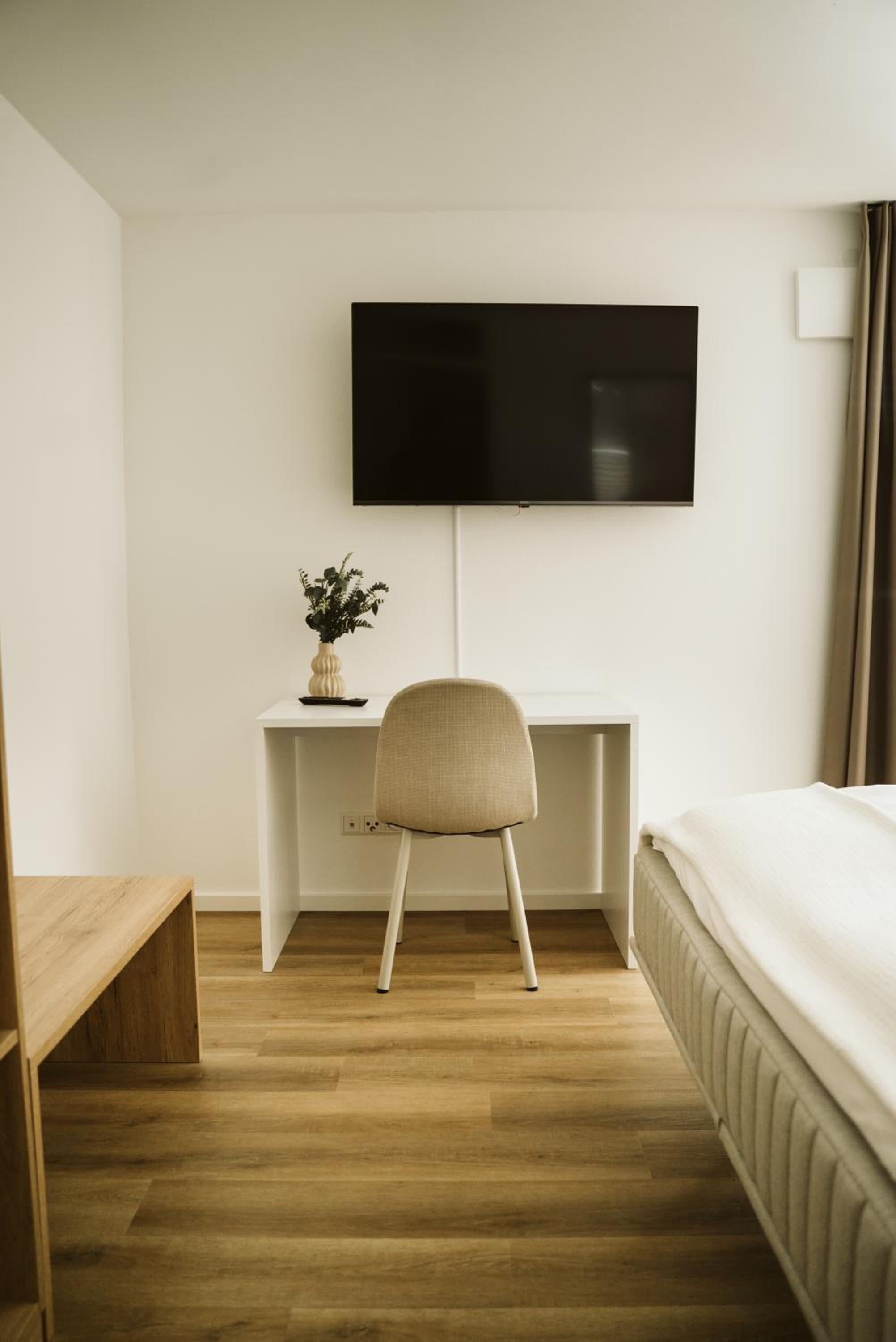 Two-Bedroom Apartment with Balcony photo 3