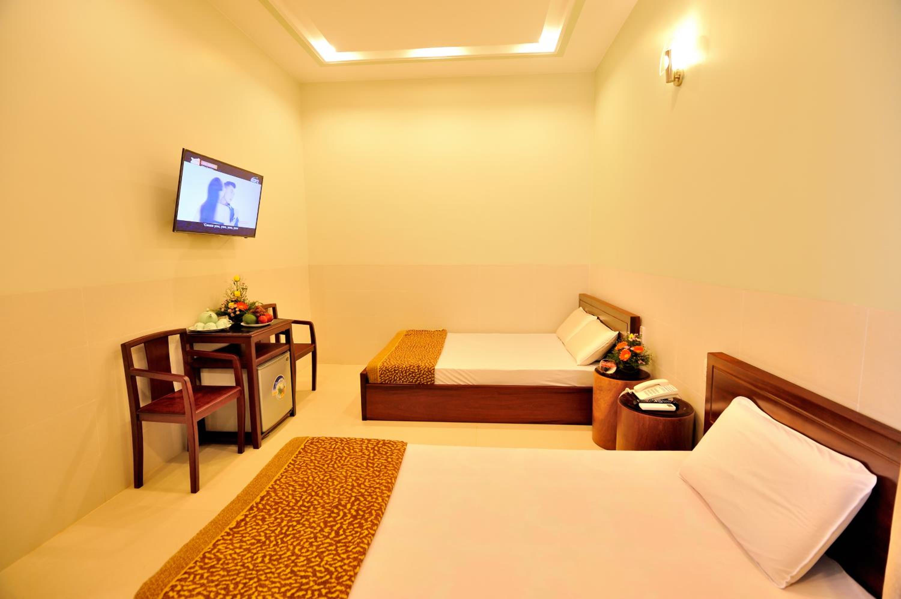 Economy Triple Room photo 3