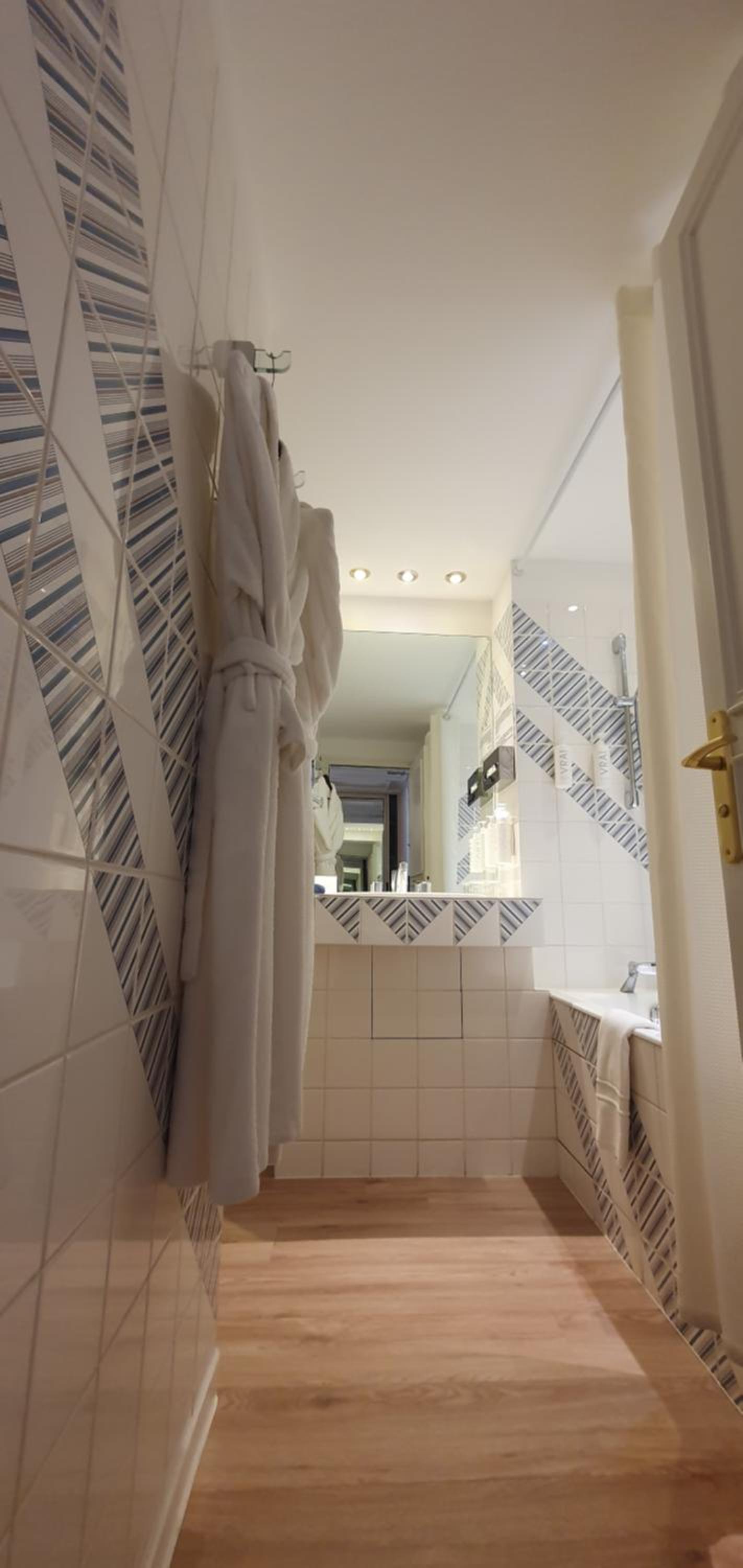 Double Room with Abbey View - Photo 2