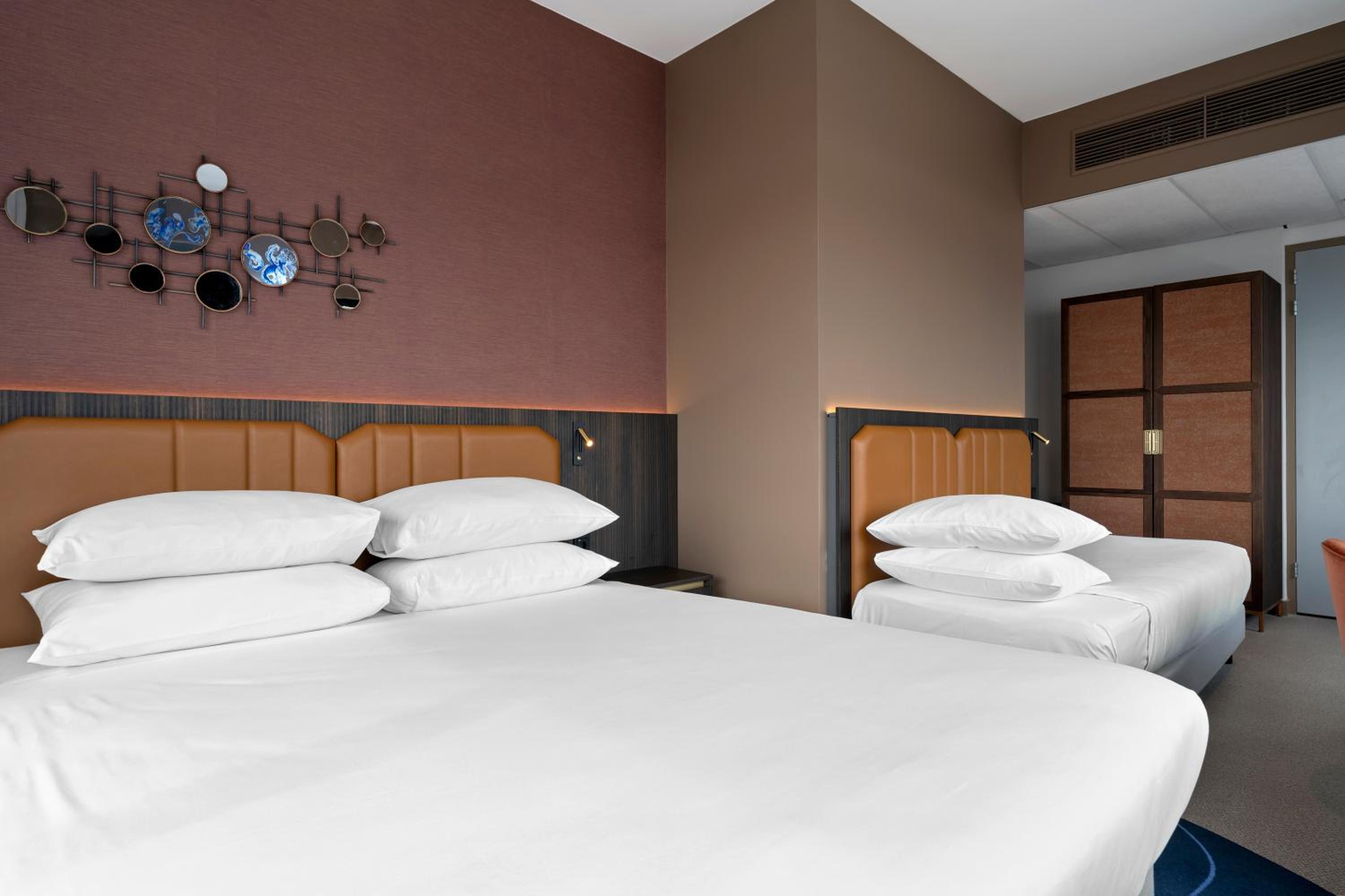 Triple Room with One King and One Single Bed - Photo 3