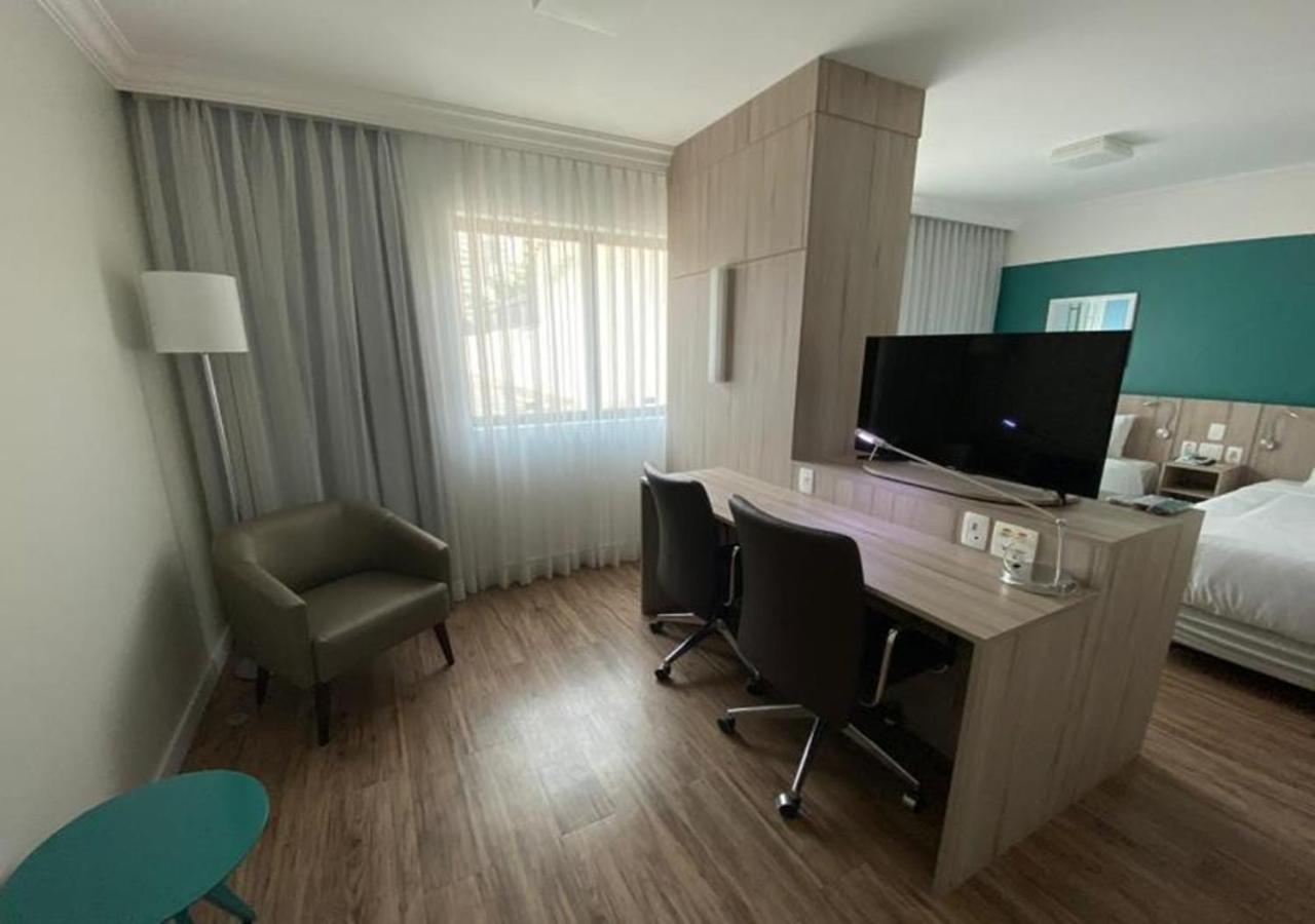 Deluxe Executive Twin Room - Photo 2