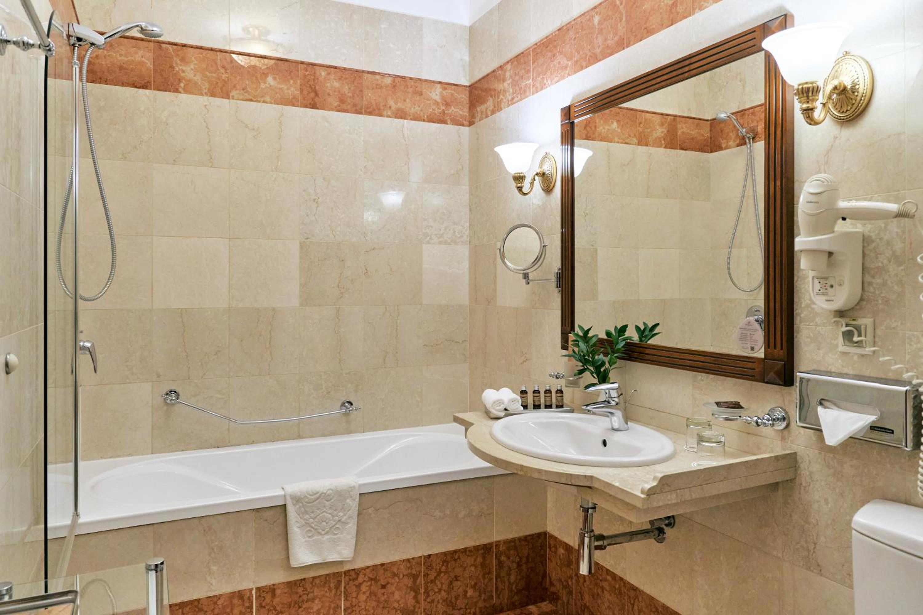 Standard Double or Twin Room photo 3