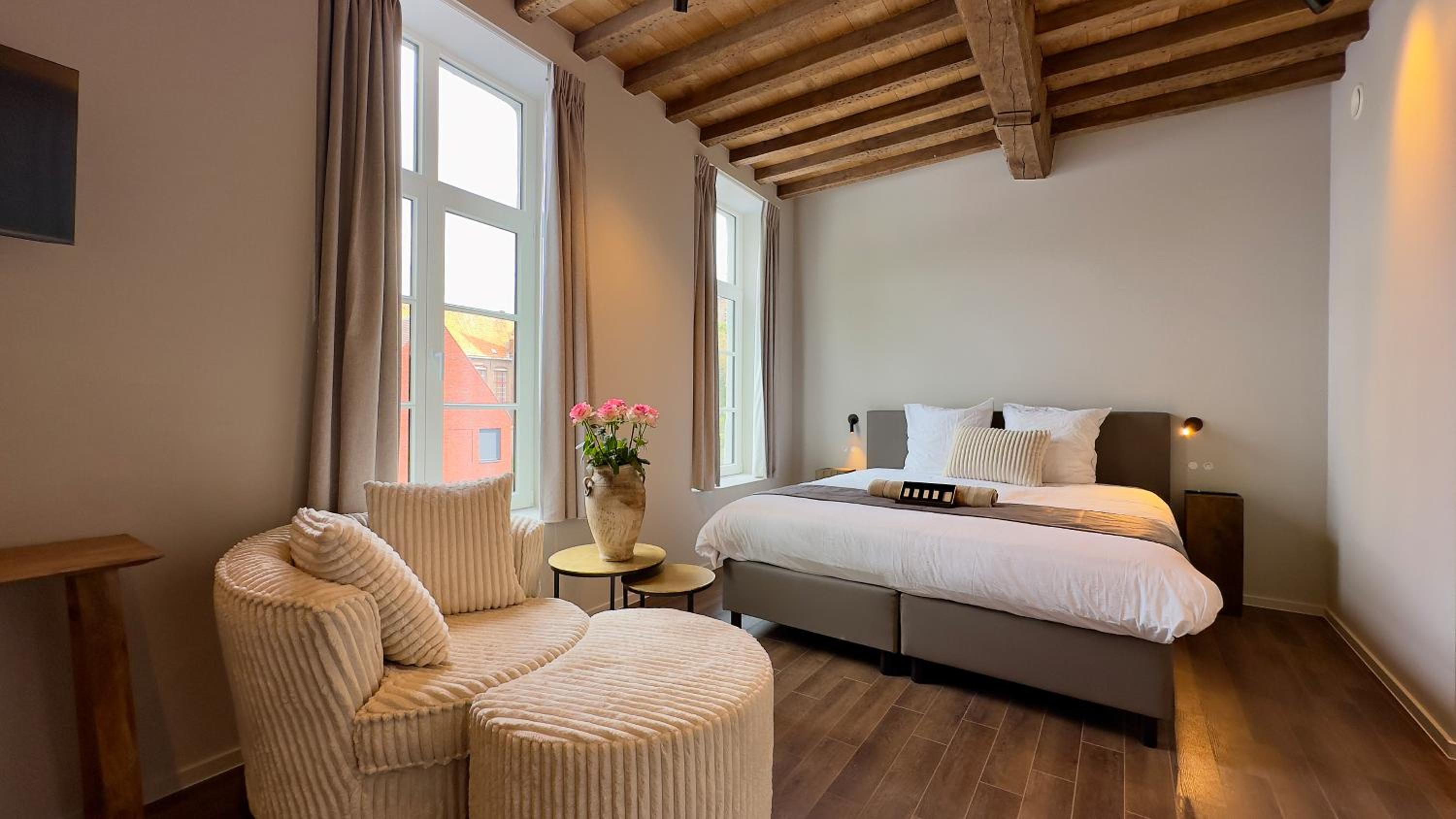Deluxe Queen Room