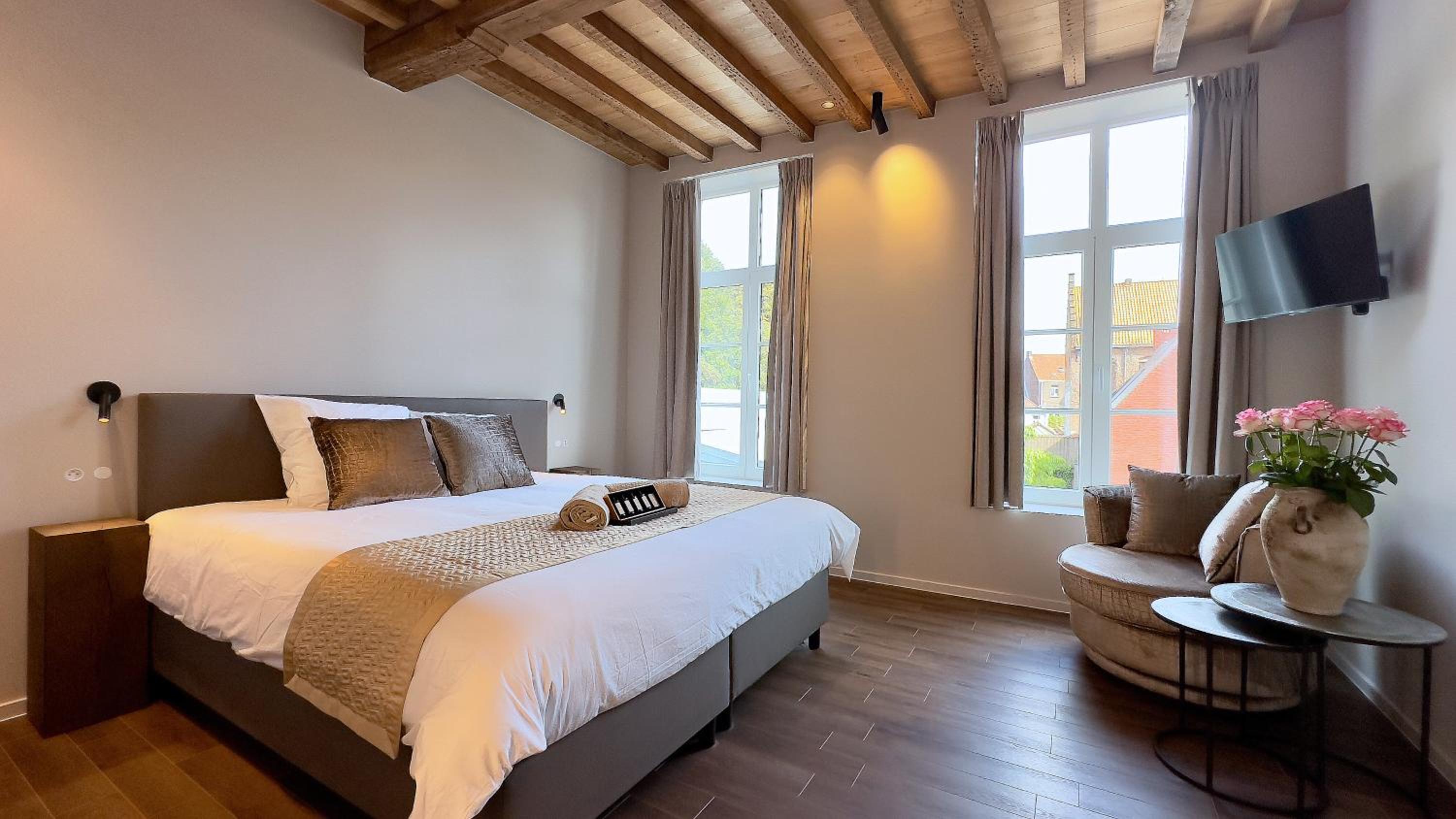 Deluxe Queen Room