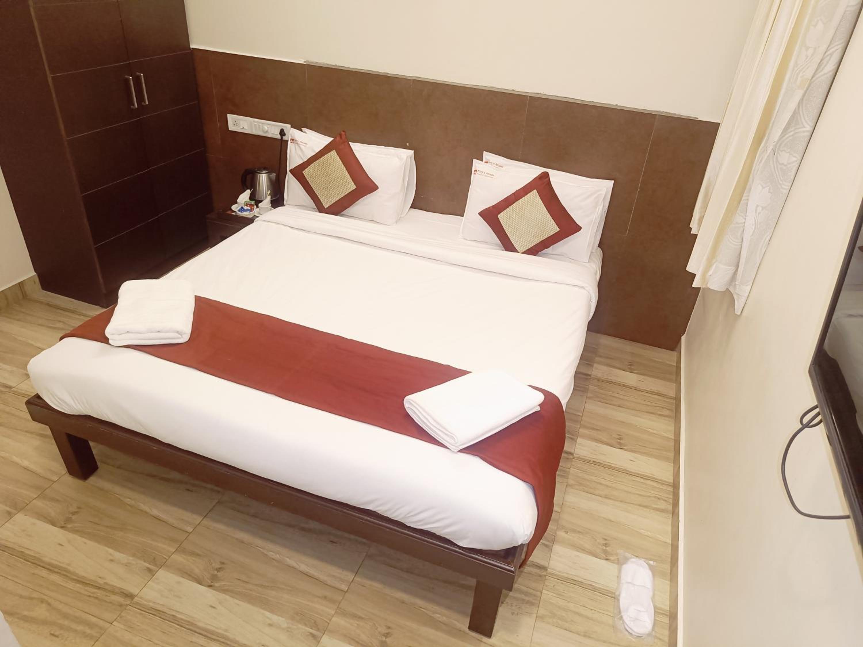 Standard Double Room - Photo 15