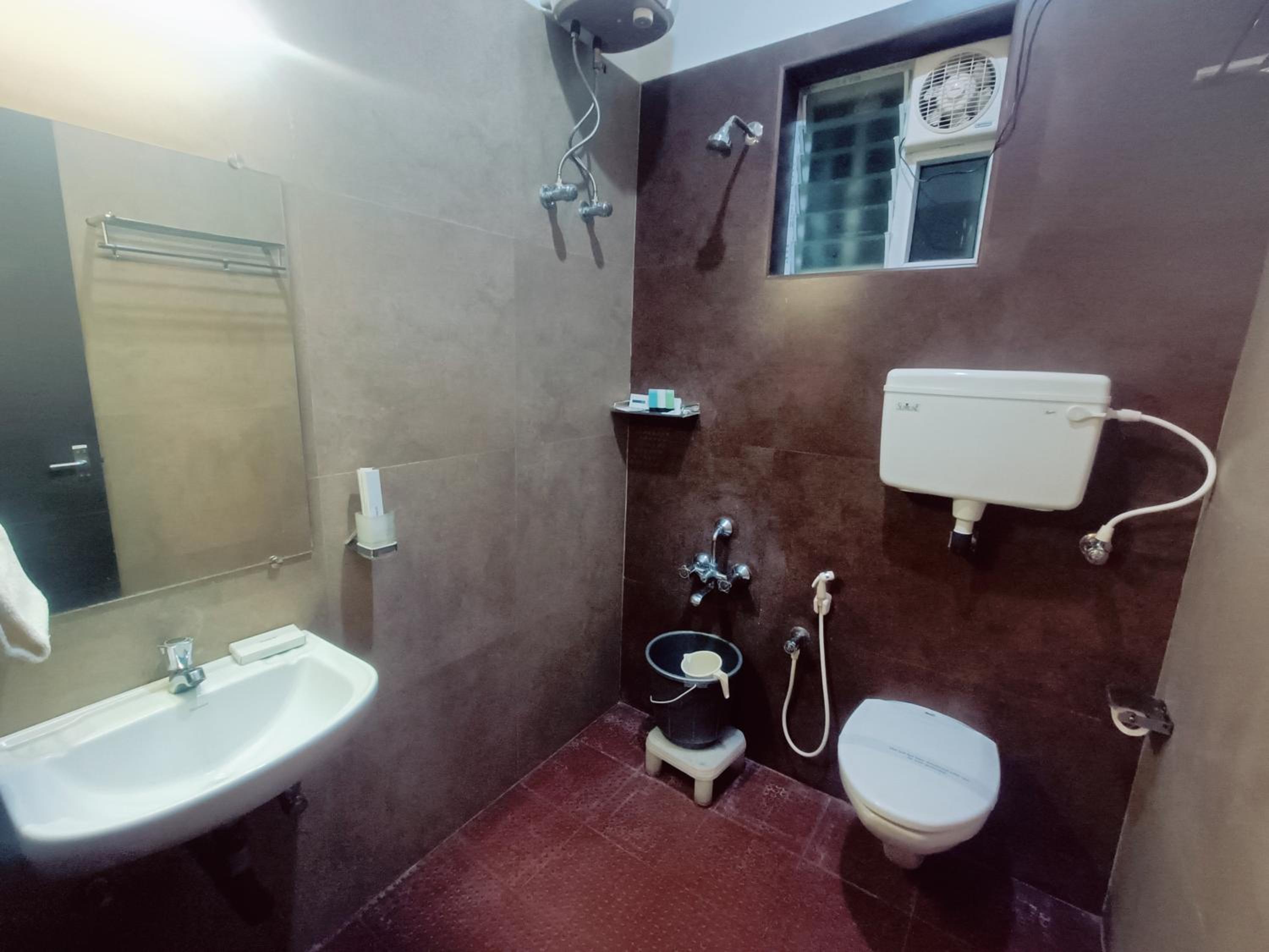Standard Double Room - Photo 5