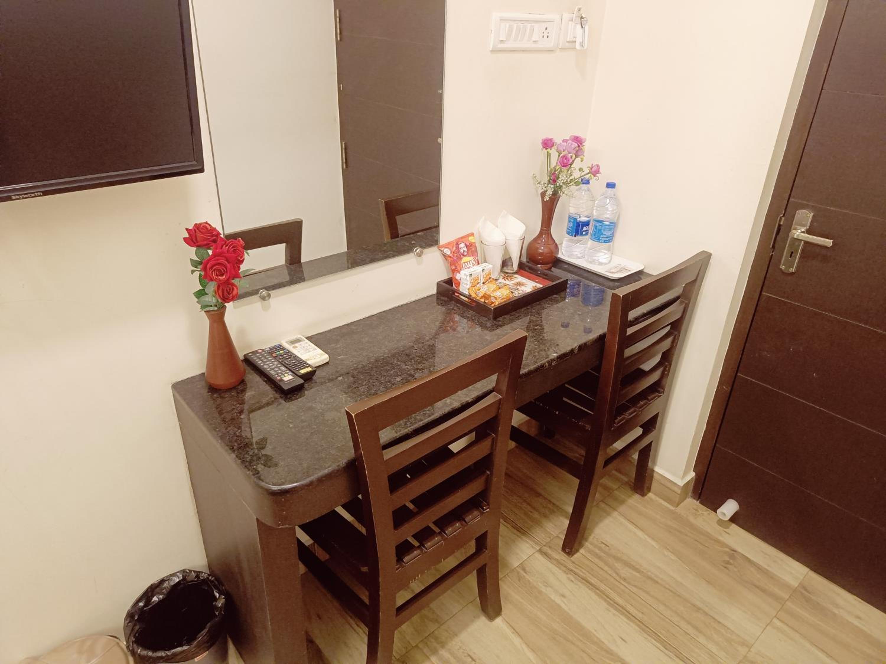 Standard Double Room - Photo 11