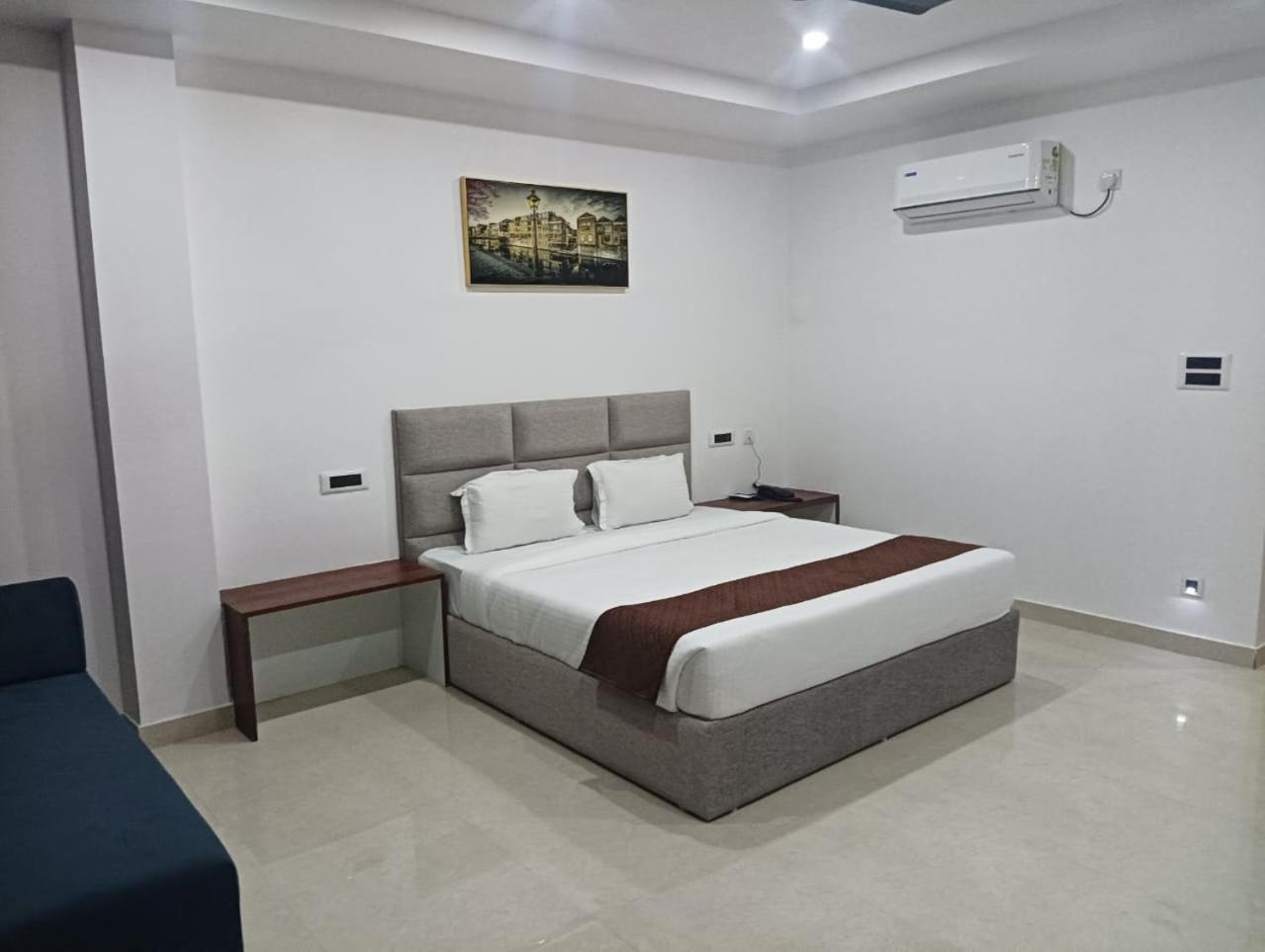 Deluxe King Suite