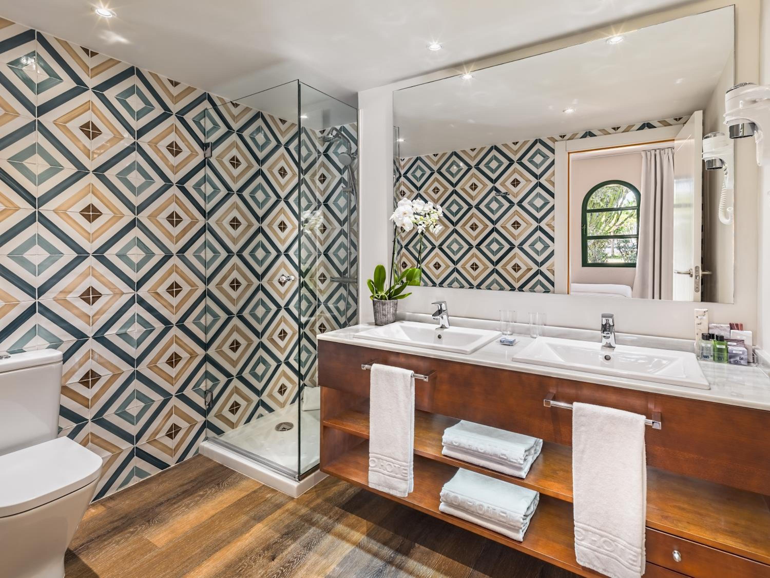 Junior Suite (1 Adult)