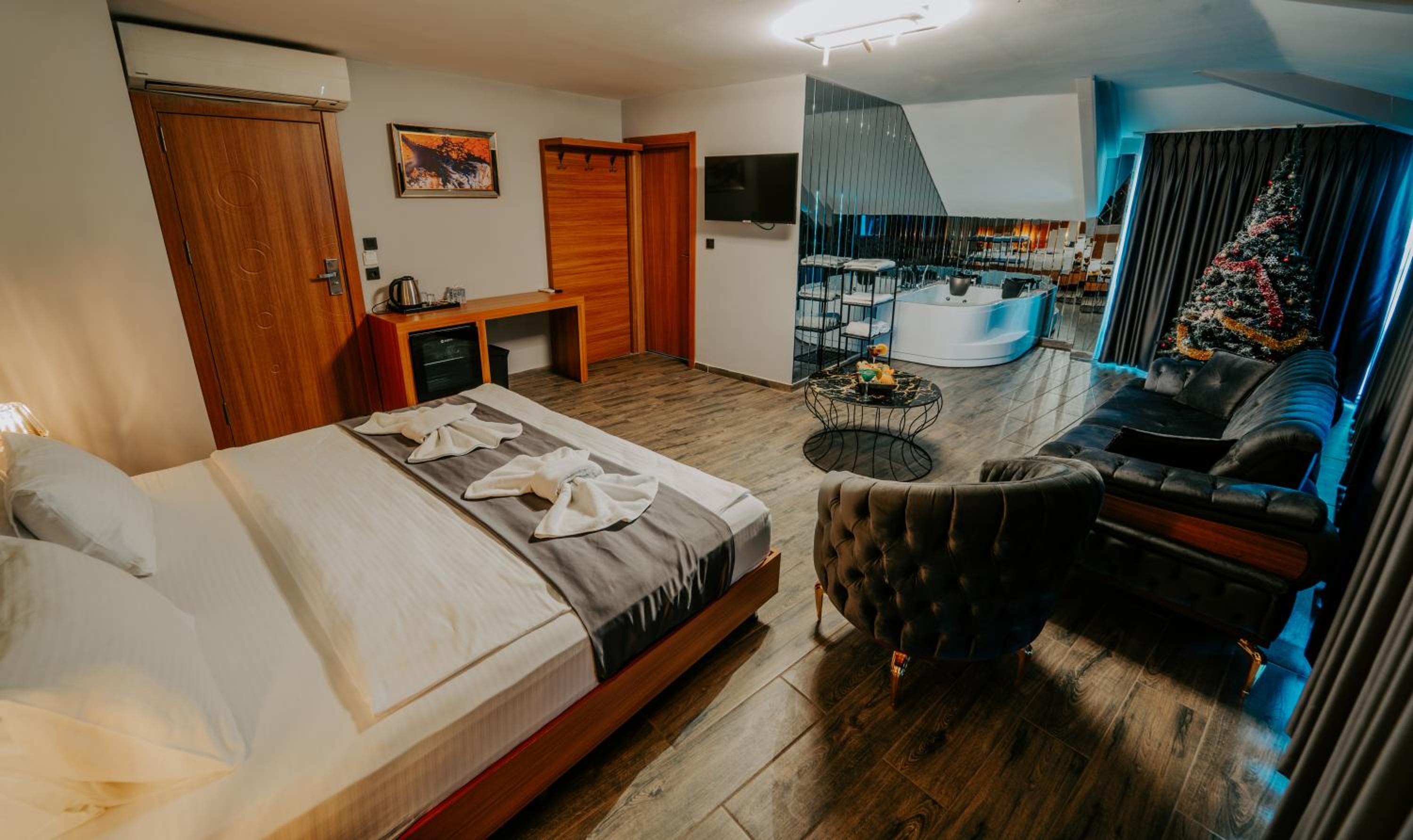 Deluxe Double Room with Bath