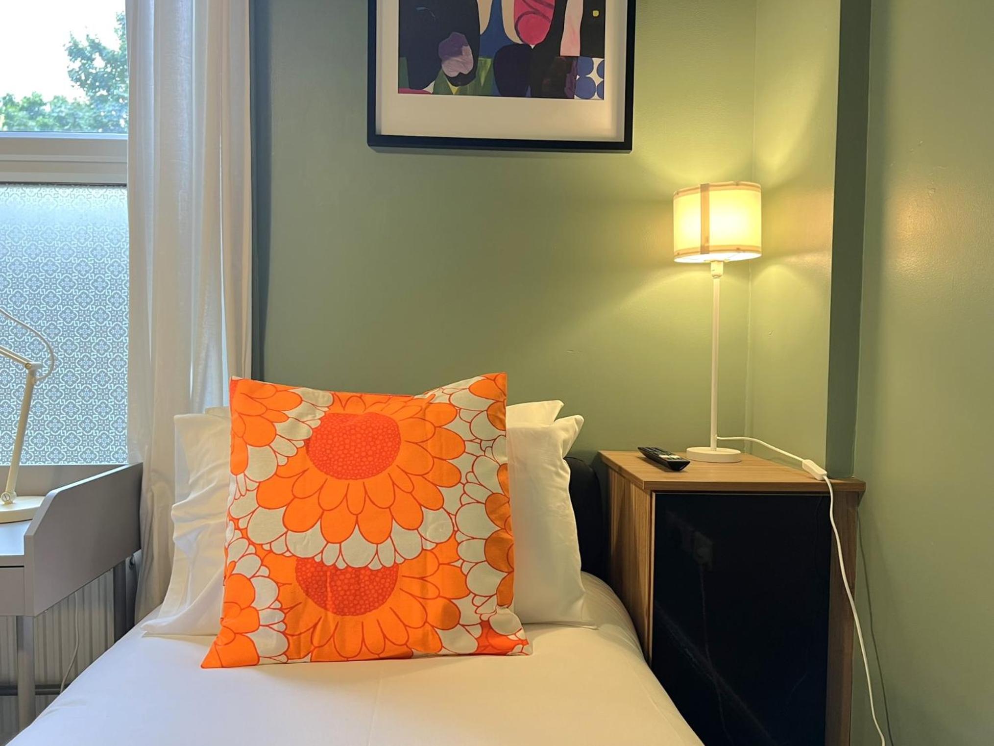 Single Room photo 2