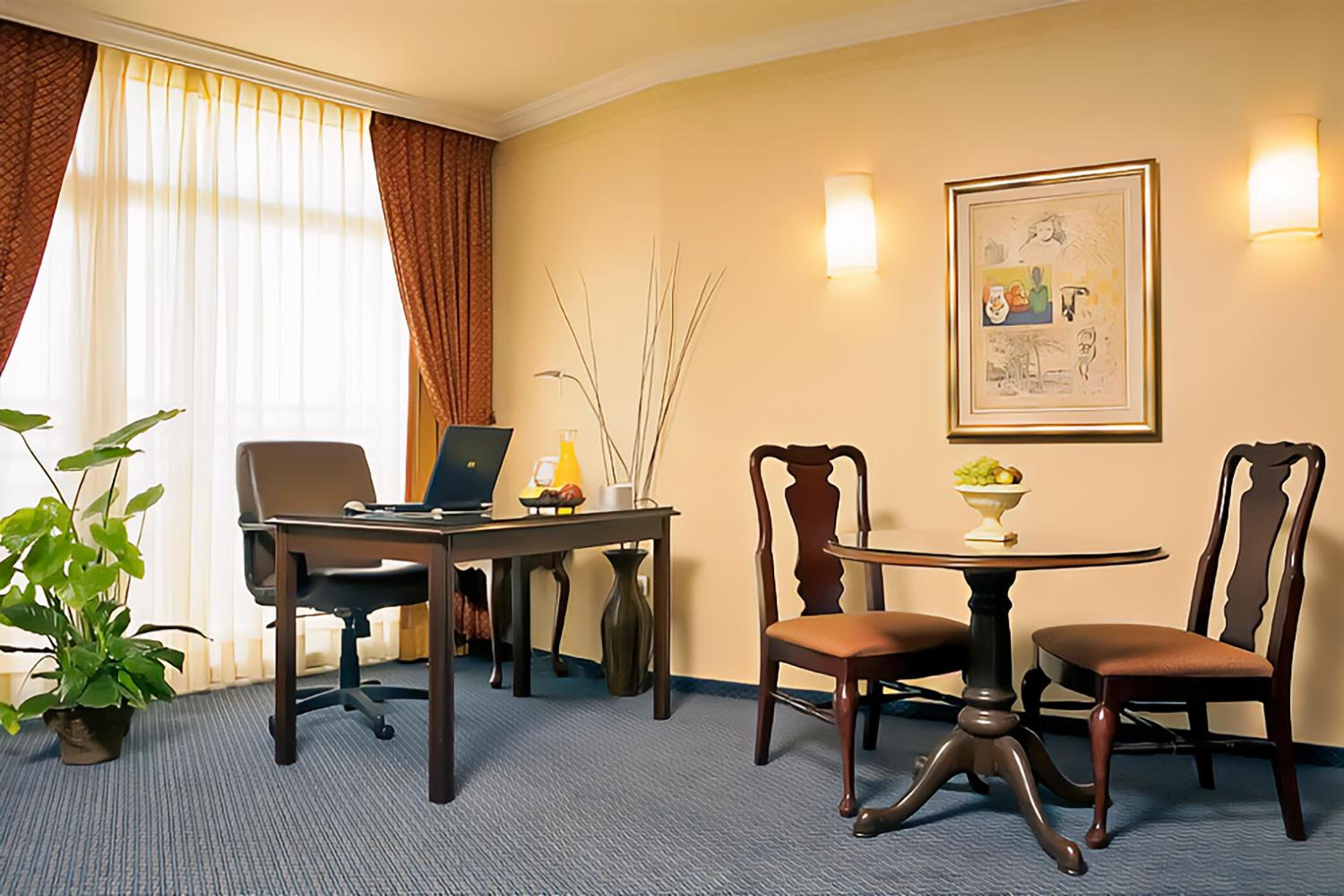 King Suite with Sea View - Club Lounge Access photo 3