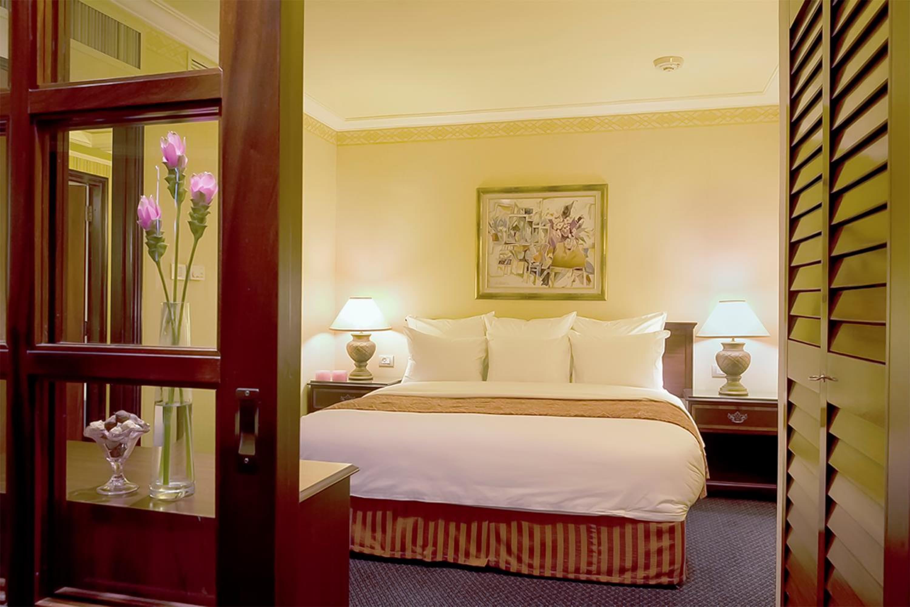 King Suite with Sea View - Club Lounge Access photo 1