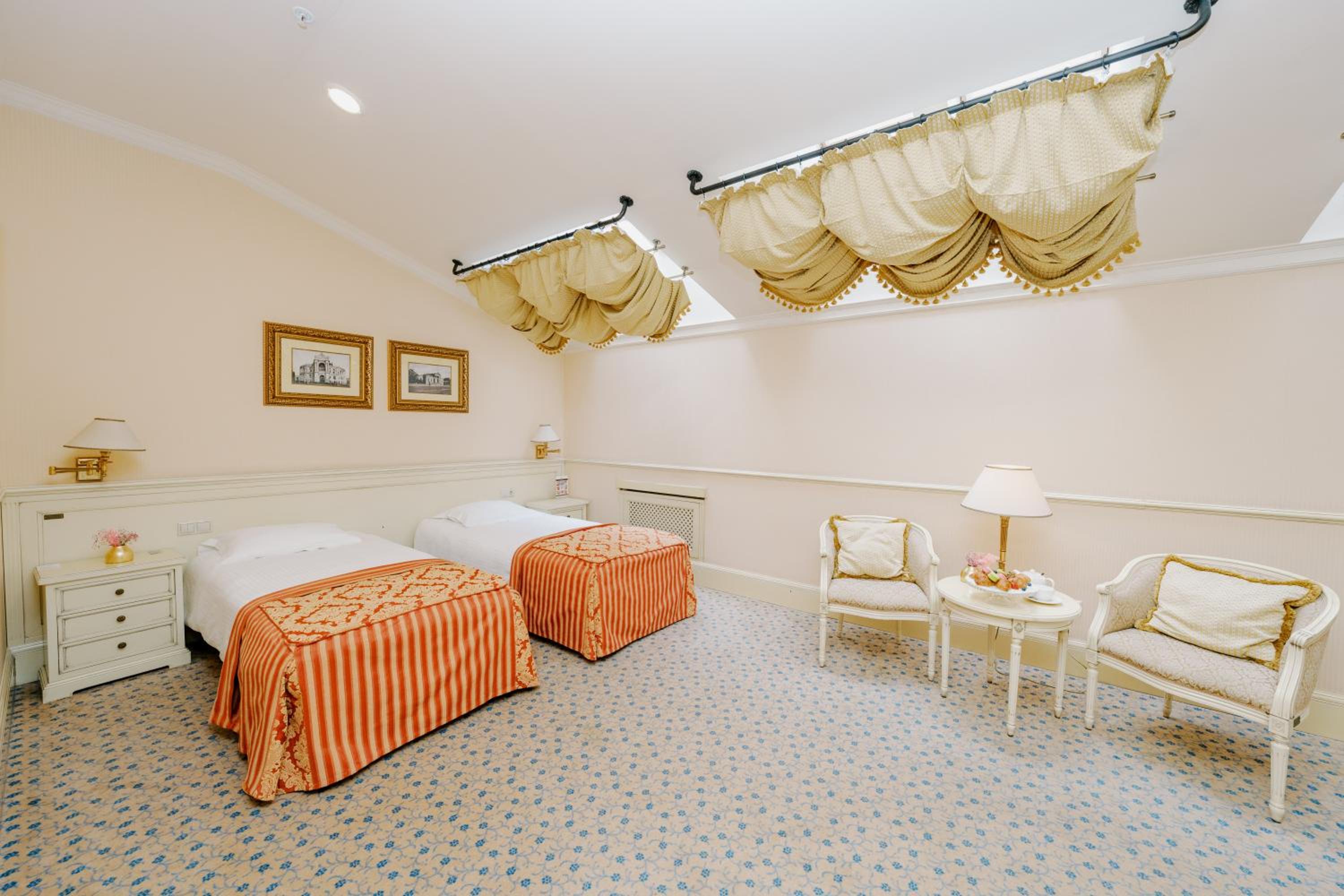 Double Room - Attic photo 2