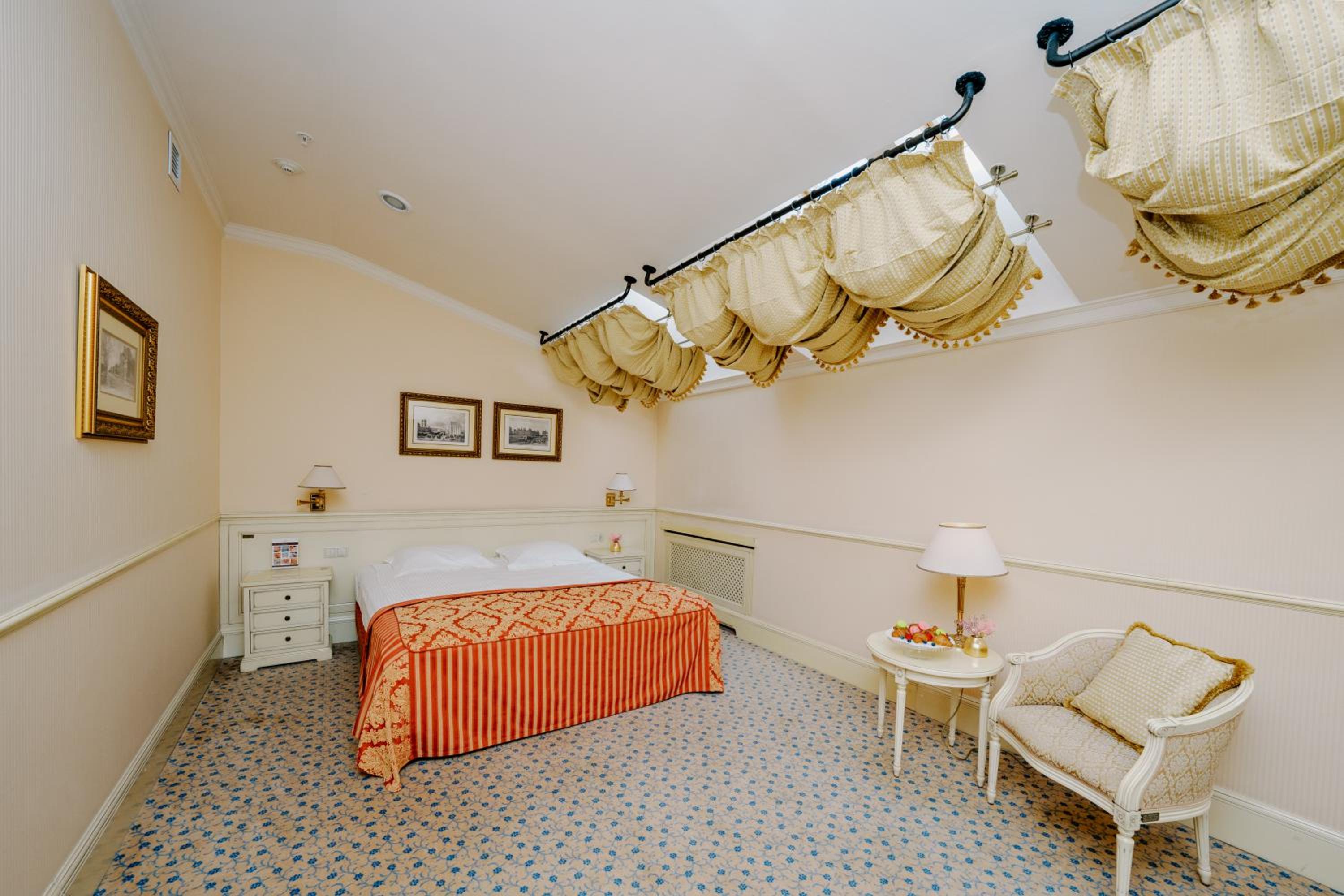 Double Room - Attic photo 1