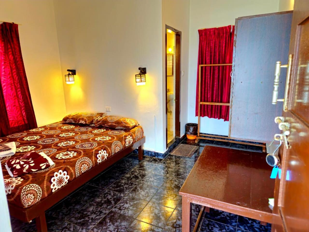 Budget Double Room - Photo 1