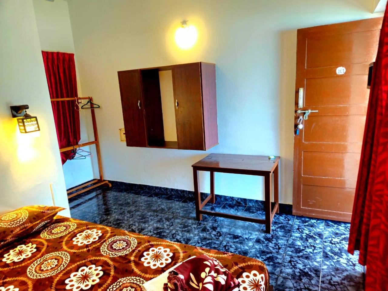 Budget Double Room - Photo 4