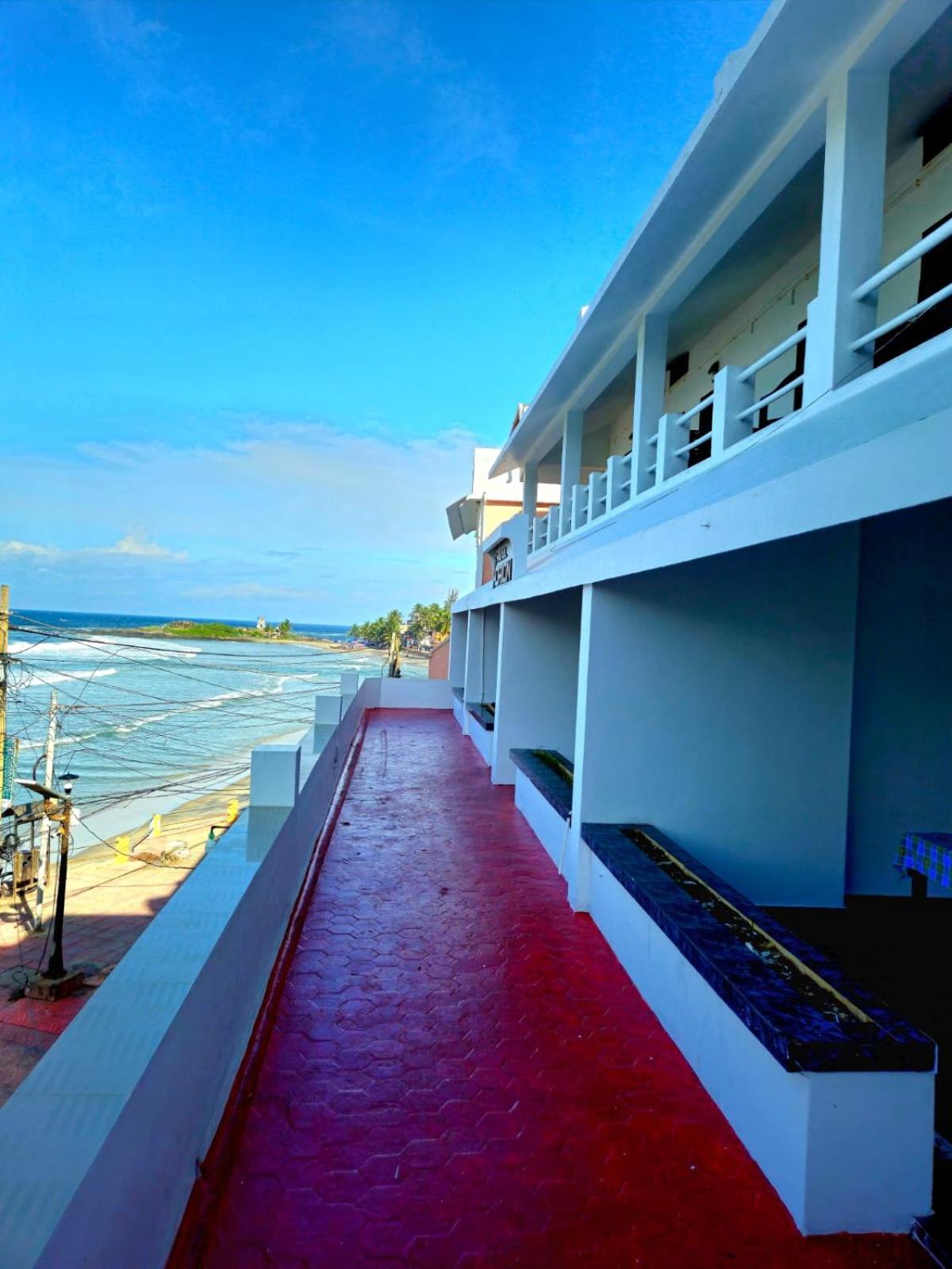 Double Room with Balcony and Sea View - Photo 5