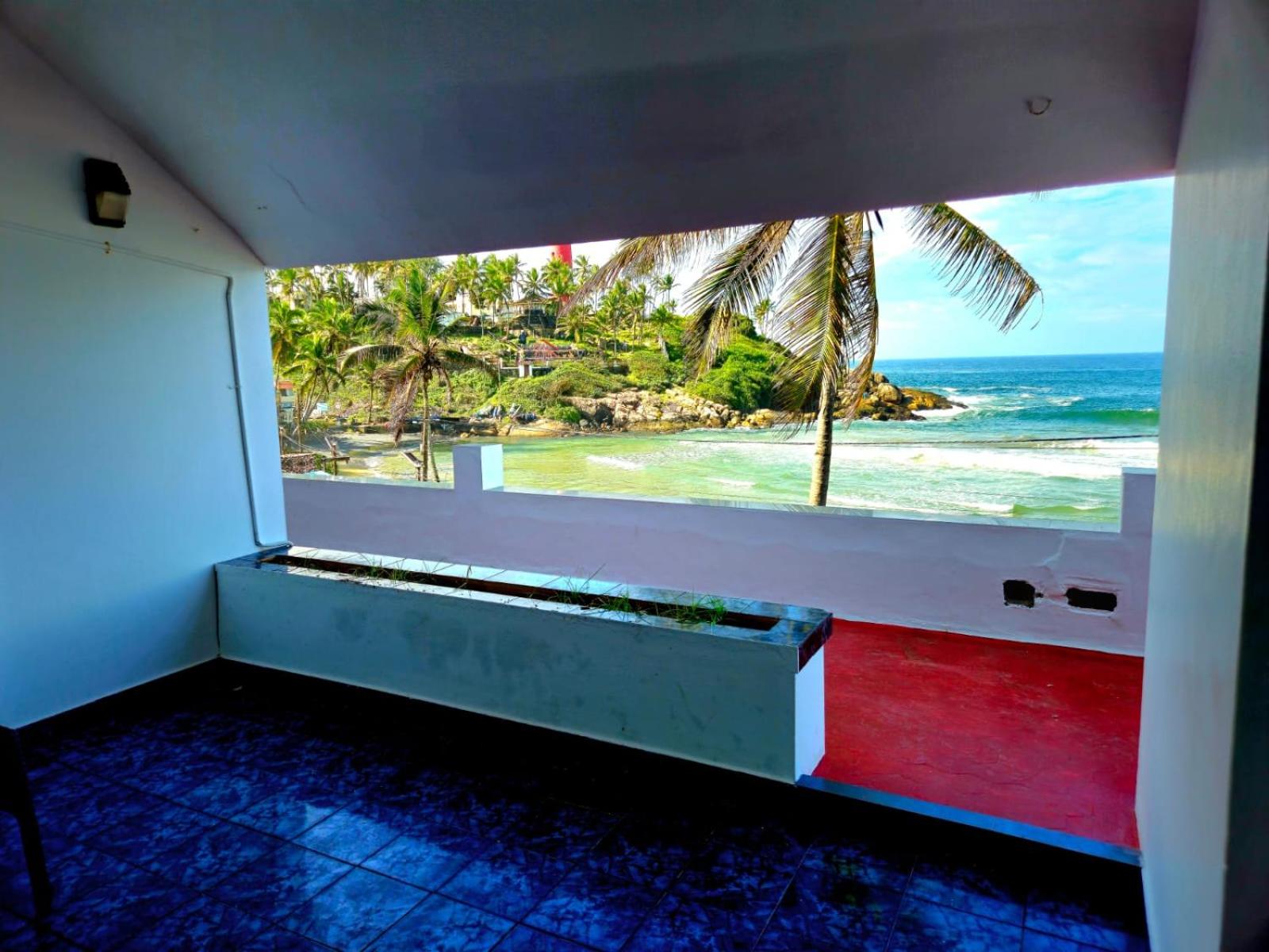 Double Room with Balcony and Sea View - Photo 4