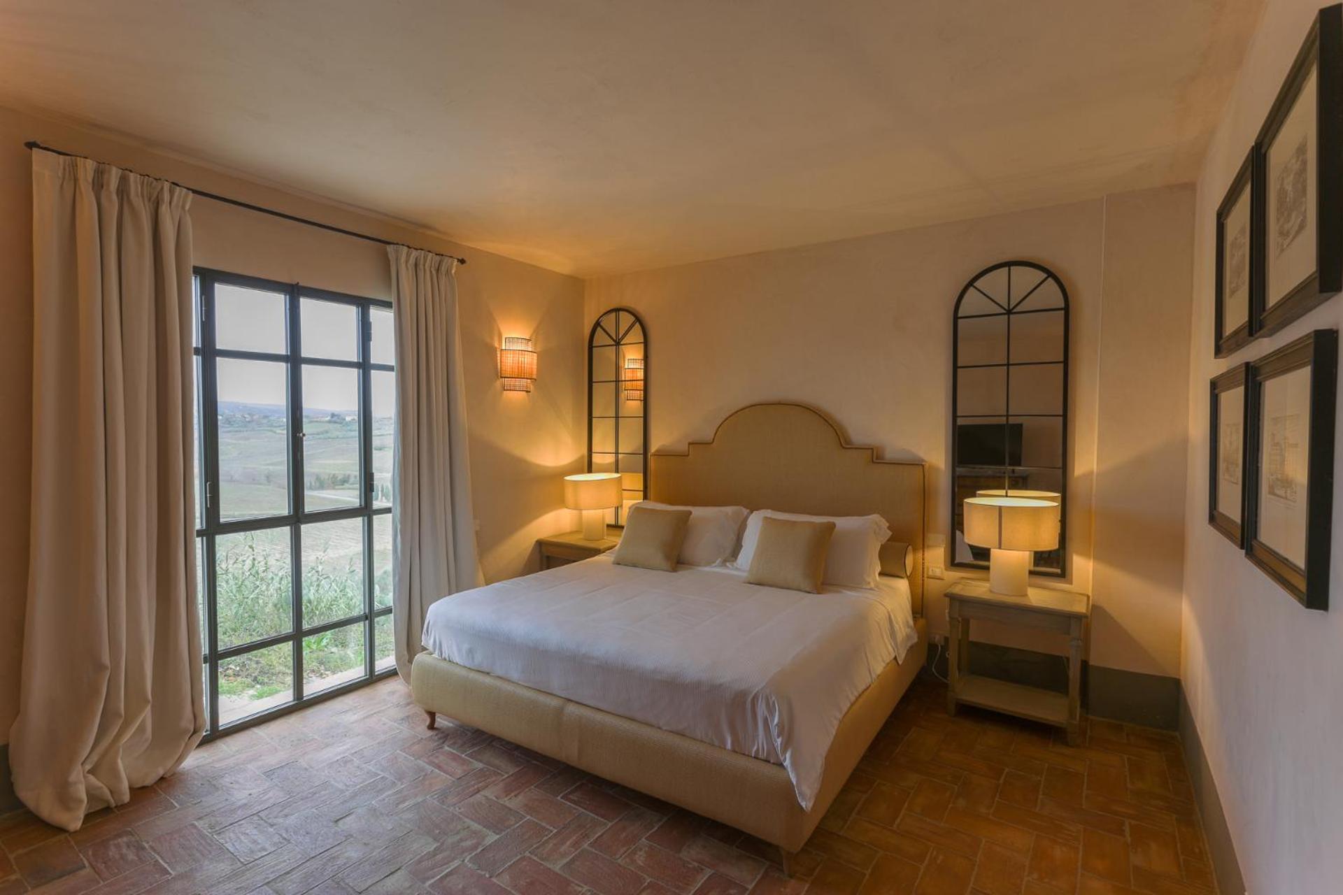 Superior Suite - Photo 2
