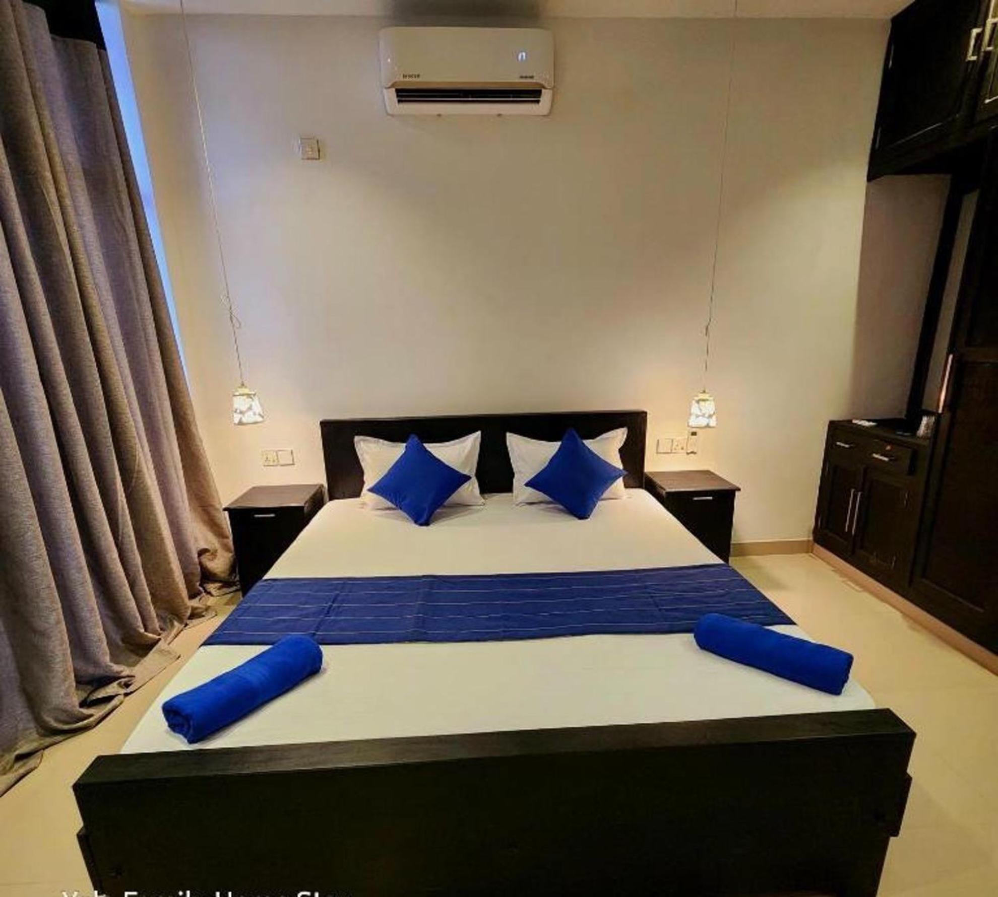 Deluxe Double Room (2 Adults + 1 Child) photo 3