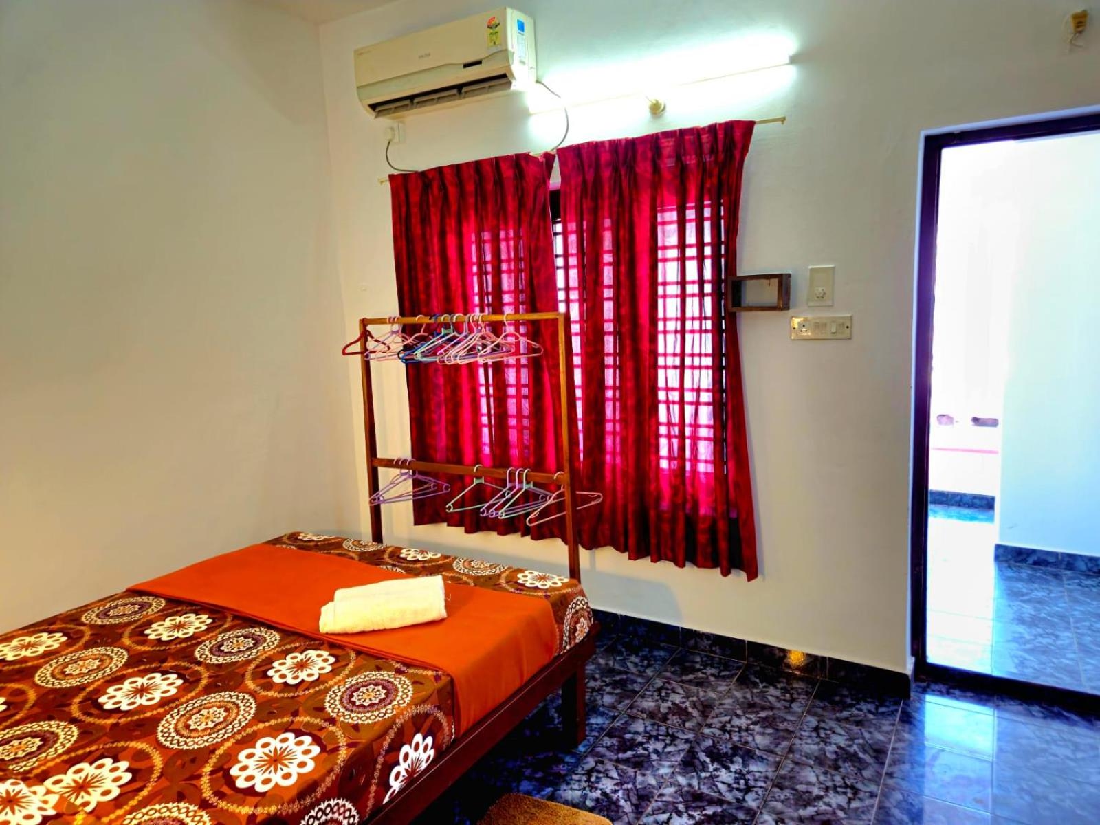 Double Room with Balcony and Sea View - Photo 2