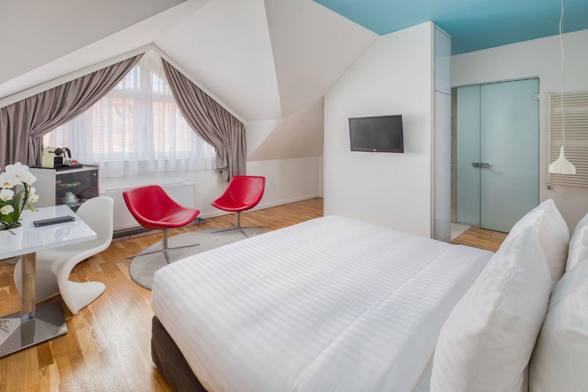 Double Room - Photo 14