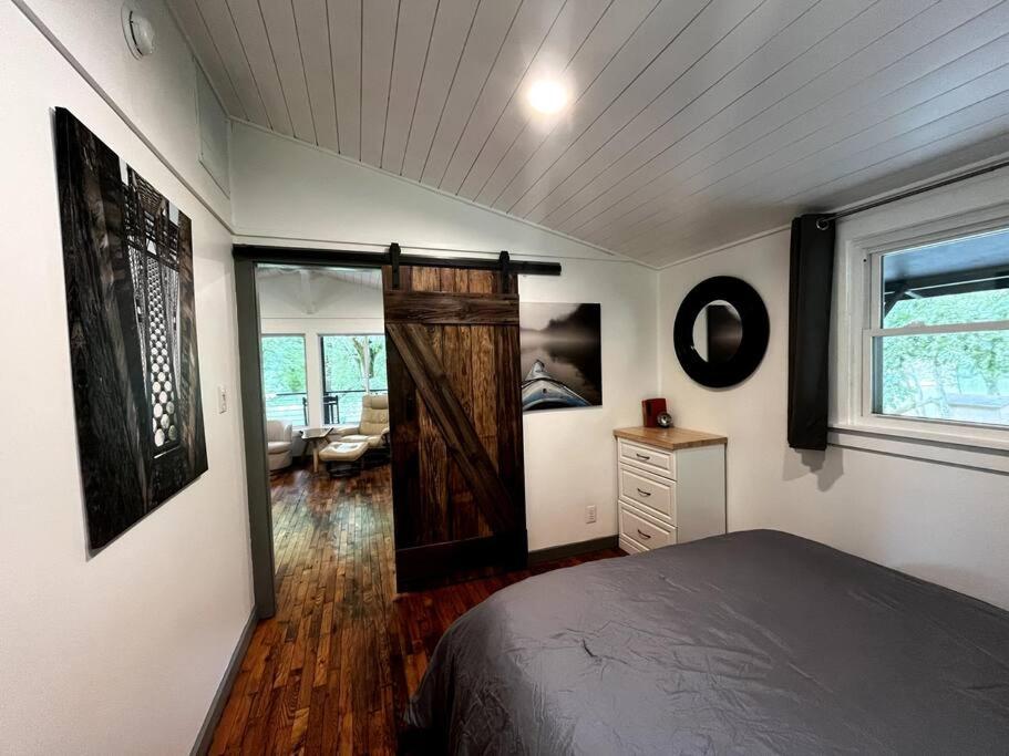 One-Bedroom House photo 1