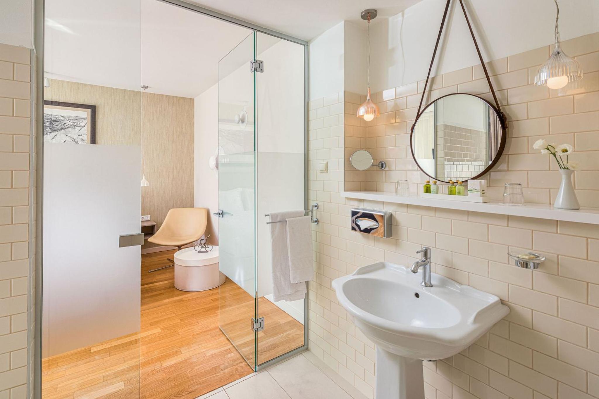 Double Room - Photo 11